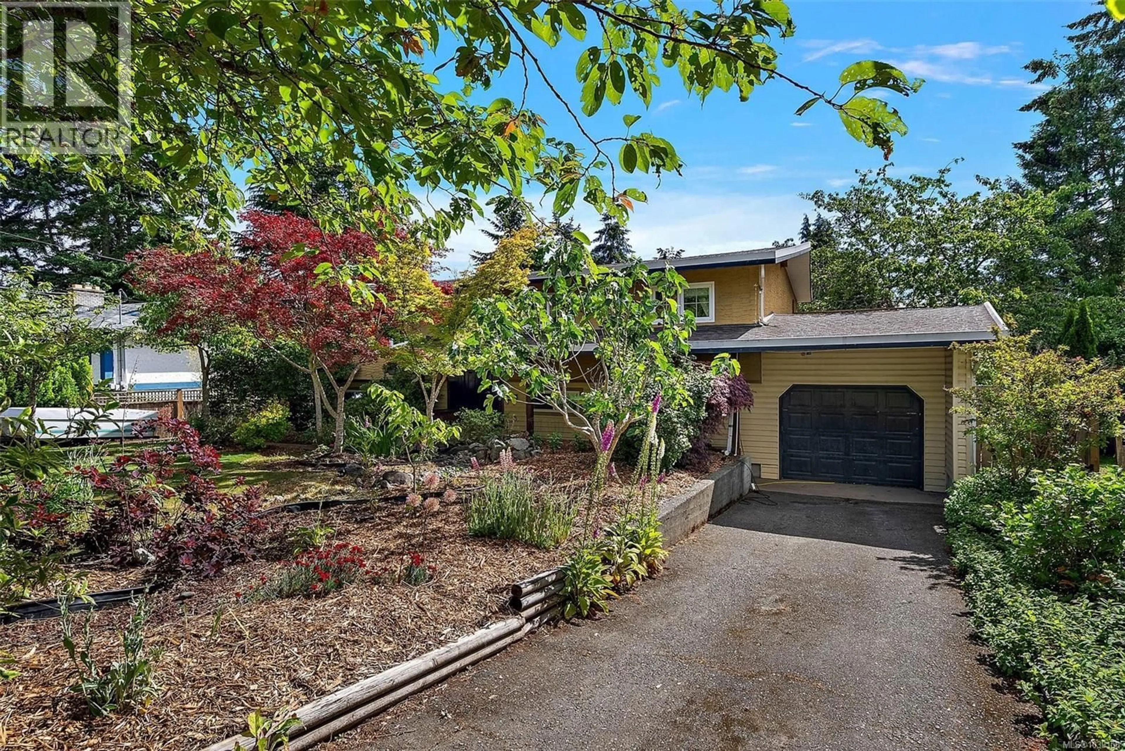 A pic from outside/outdoor area/front of a property/back of a property/a pic from drone, street for 6395 SUNNYSLOPE DRIVE, Central Saanich British Columbia V8Z5Y4
