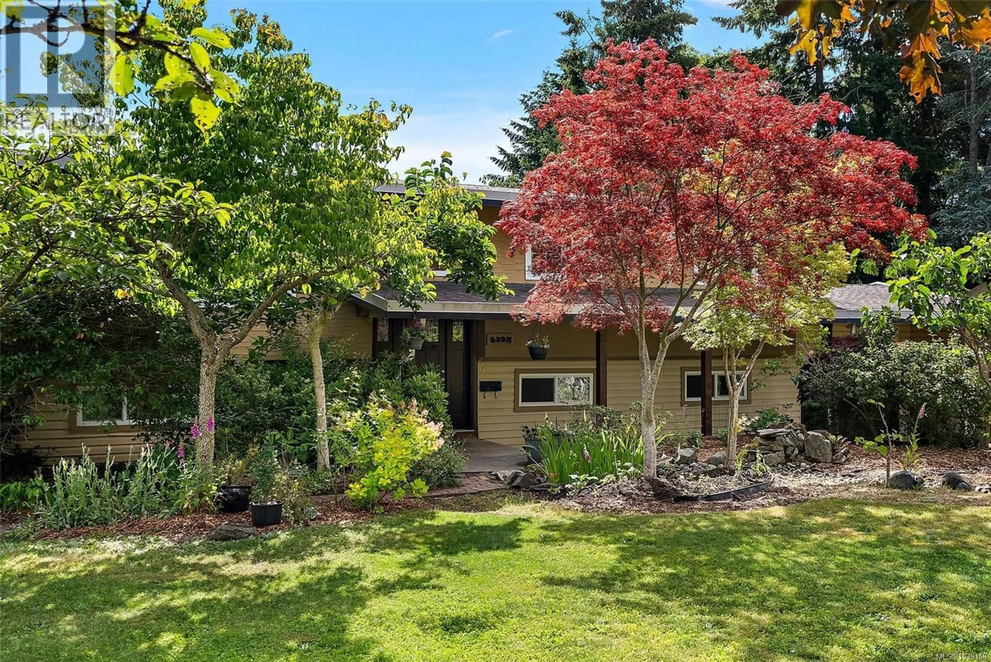 A pic from outside/outdoor area/front of a property/back of a property/a pic from drone, street for 6395 SUNNYSLOPE DRIVE, Central Saanich British Columbia V8Z5Y4