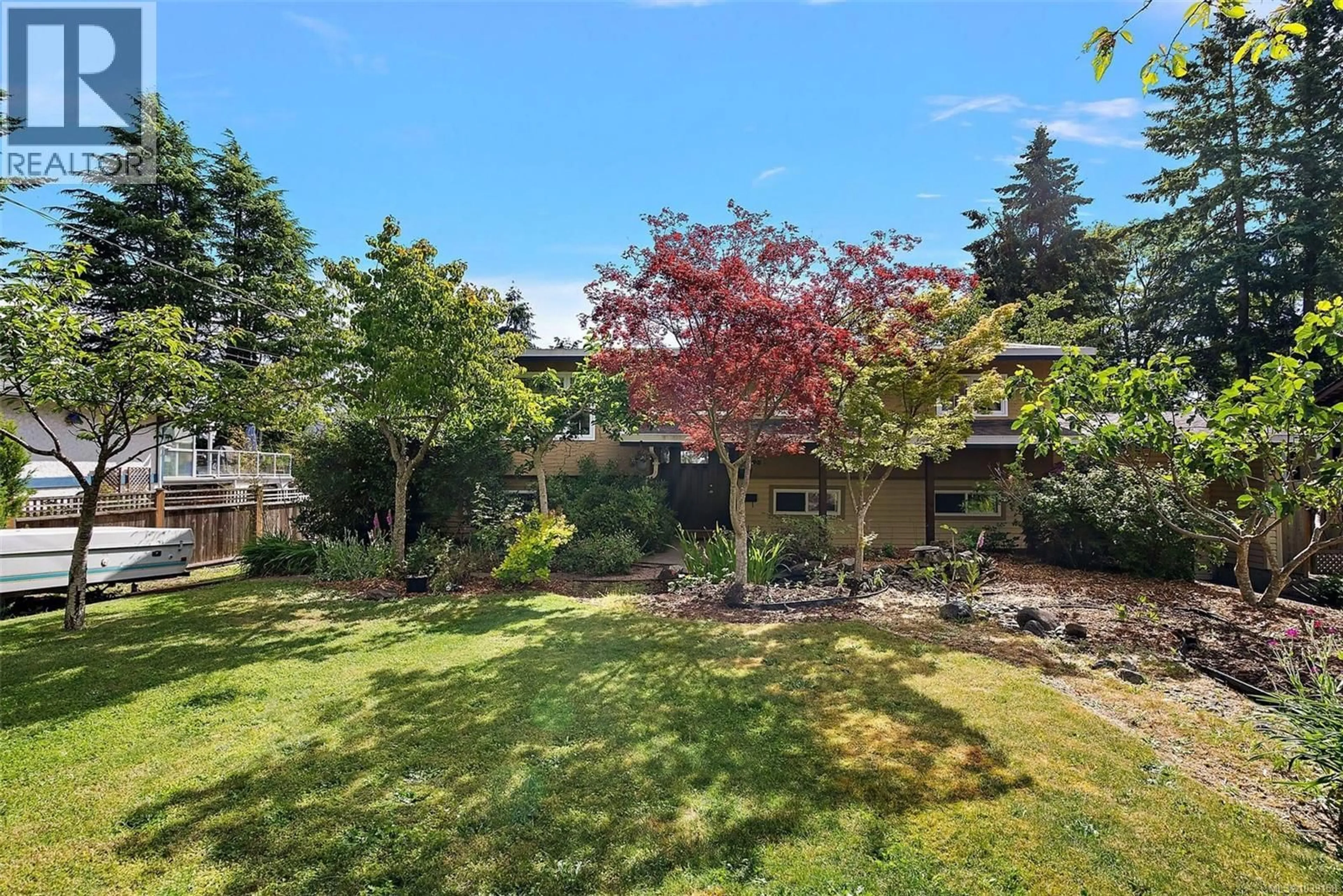 A pic from outside/outdoor area/front of a property/back of a property/a pic from drone, unknown for 6395 SUNNYSLOPE DRIVE, Central Saanich British Columbia V8Z5Y4