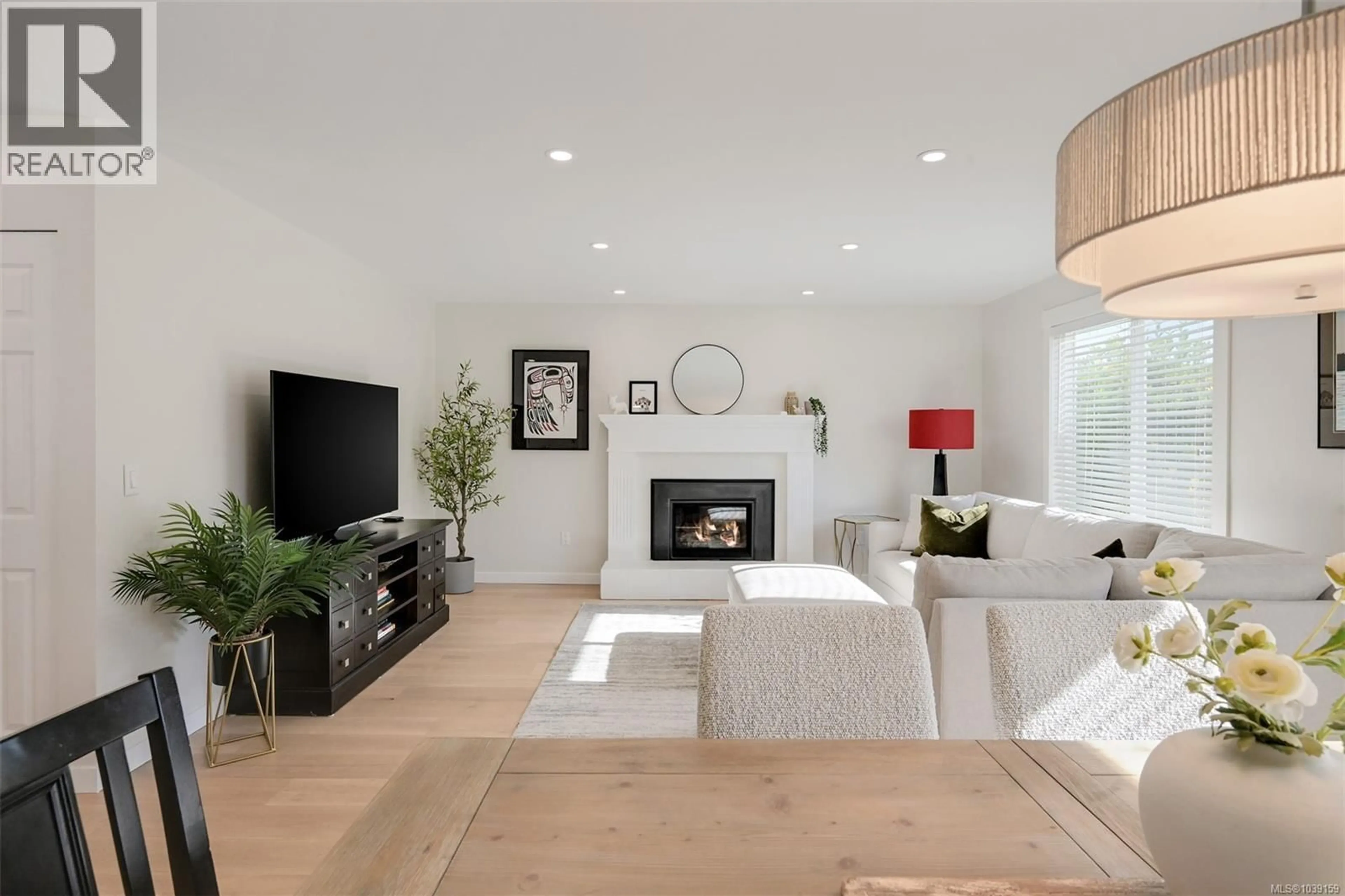 Living room with furniture, unknown for 9598 EPCO DRIVE, Sidney British Columbia V8L2T2