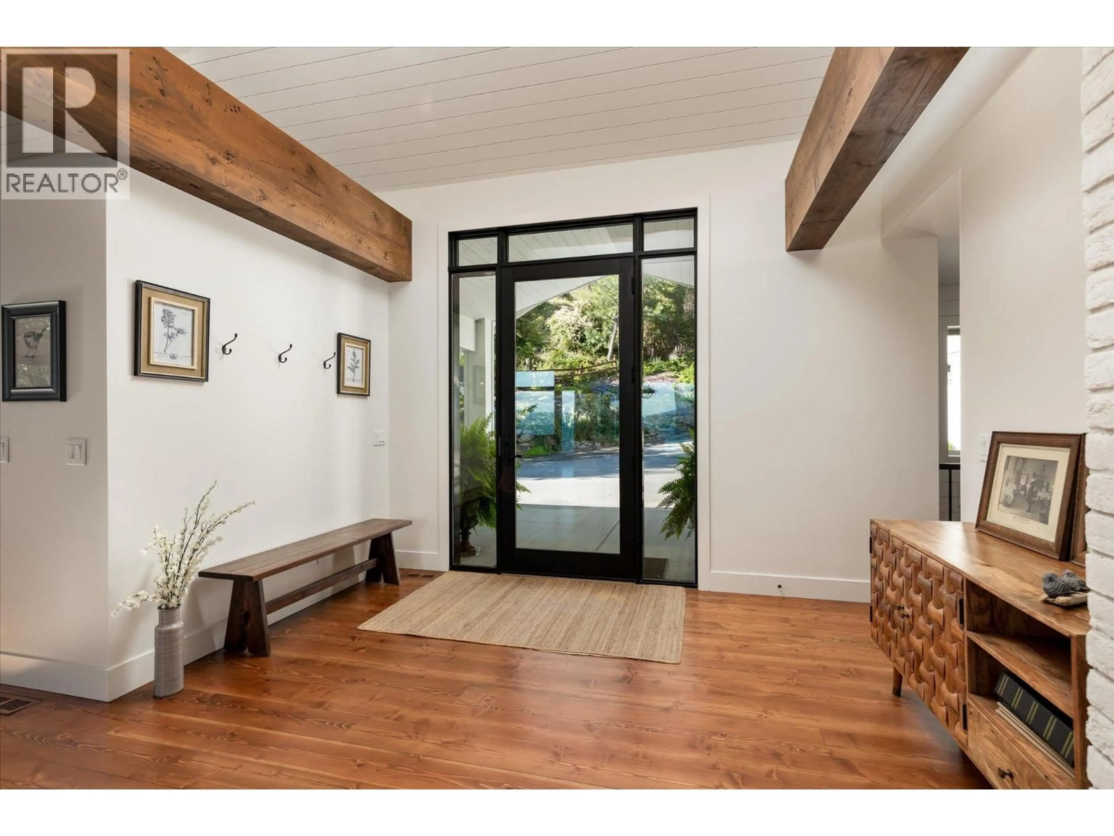 Indoor entryway for 275 SWICK ROAD, Kelowna British Columbia V1W4J5