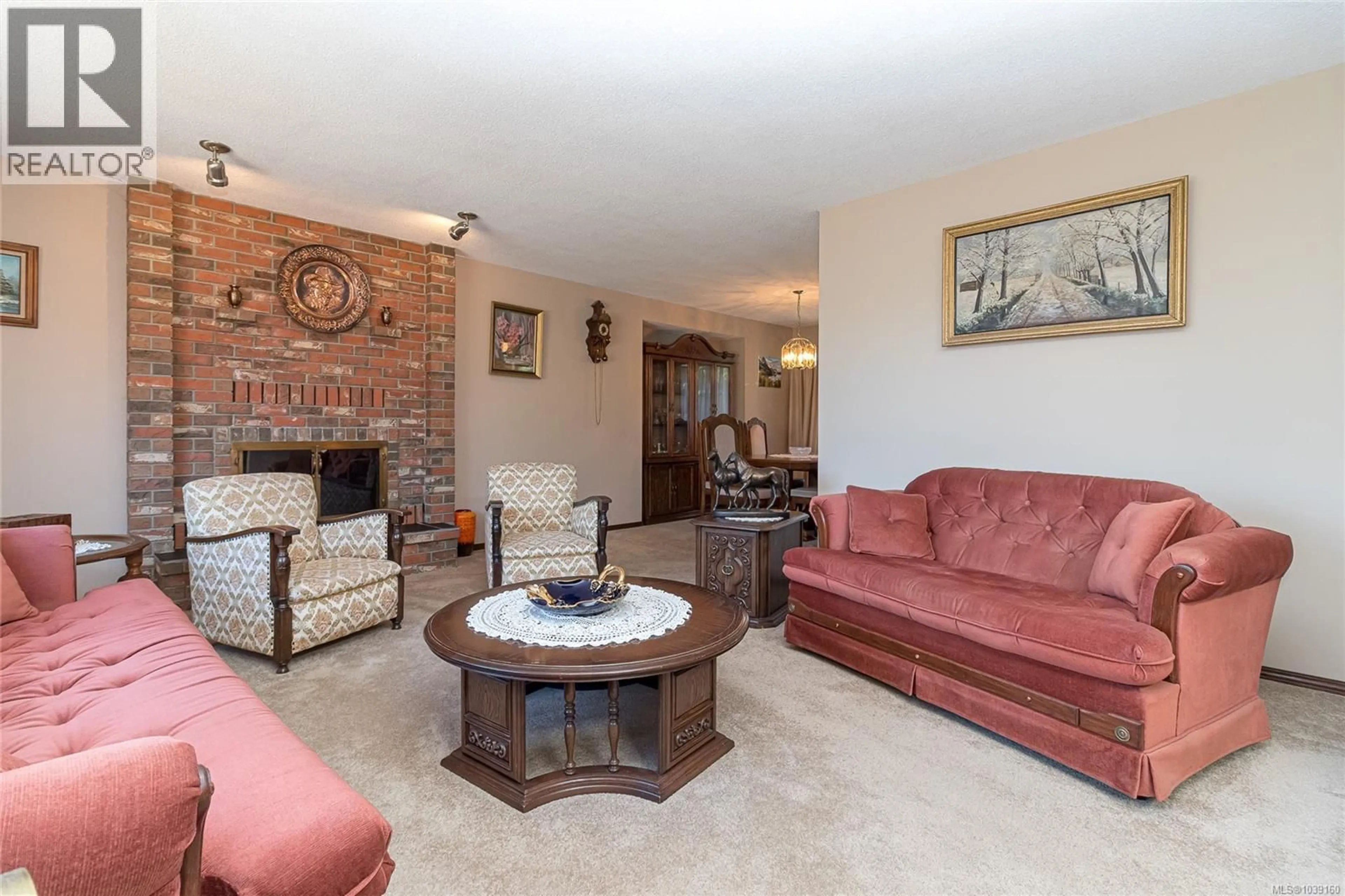 Living room with furniture, unknown for 10252 ASHBY COURT, Sidney British Columbia V8L4X8
