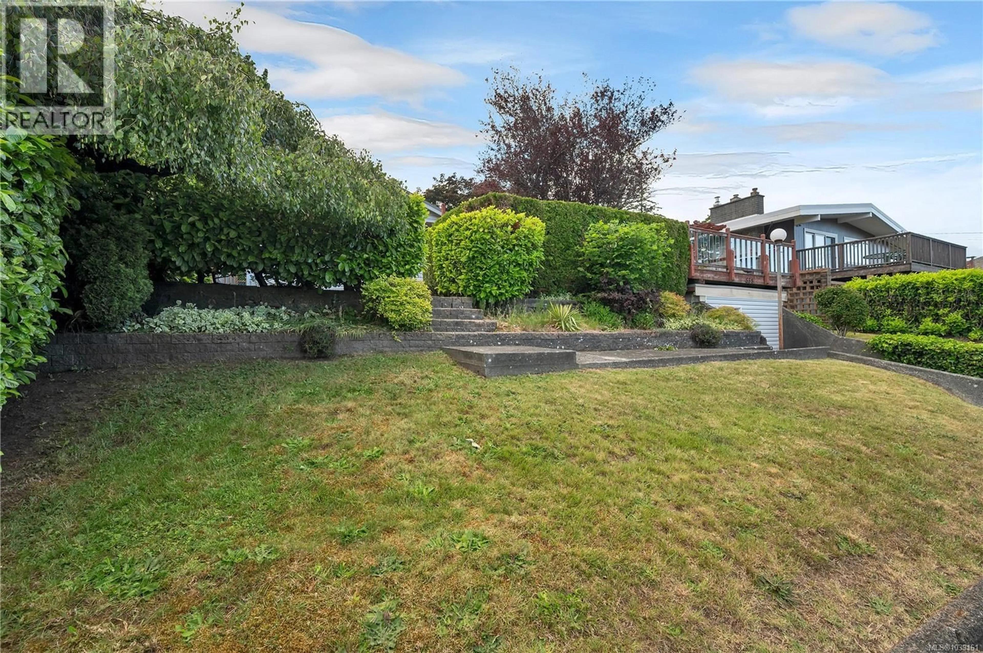 A pic from outside/outdoor area/front of a property/back of a property/a pic from drone, street for 558 ALDER STREET, Campbell River British Columbia V9W2P1