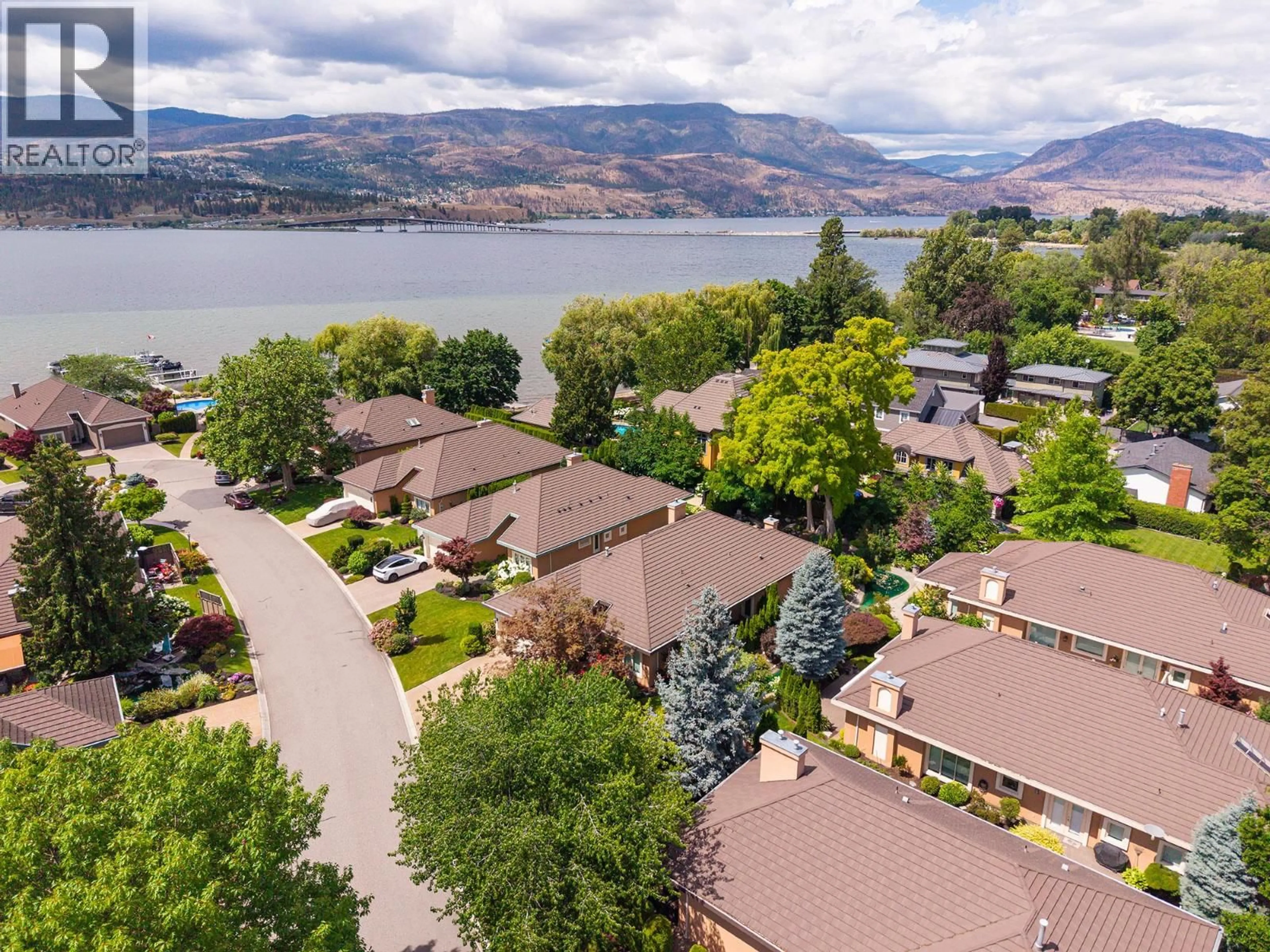 A pic from outside/outdoor area/front of a property/back of a property/a pic from drone, water/lake/river/ocean view for 4 - 2368 ABBOTT STREET, Kelowna British Columbia V1Y9G7
