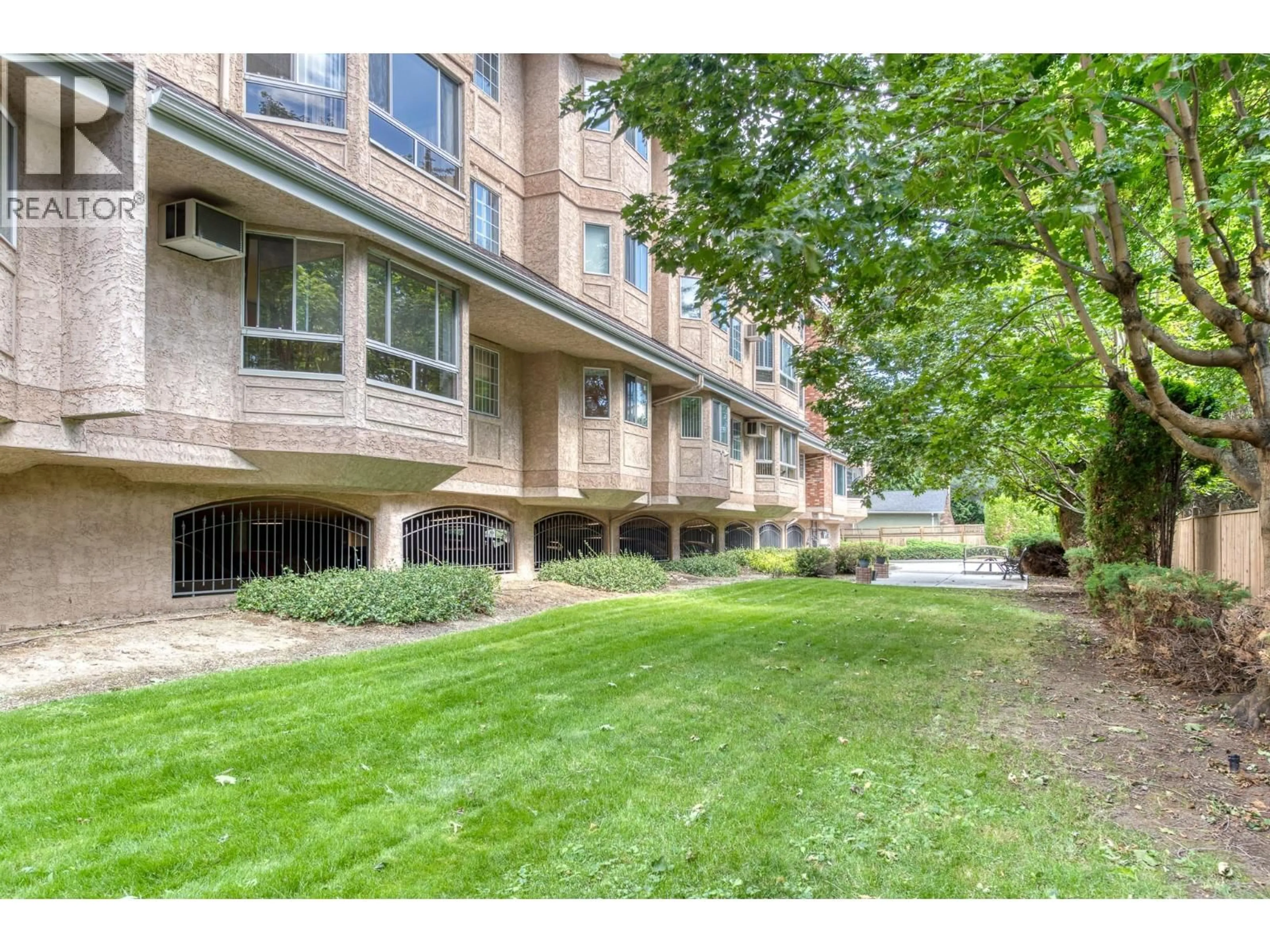 Patio, street for 103 - 945 LAWRENCE AVENUE, Kelowna British Columbia V1Y6M3