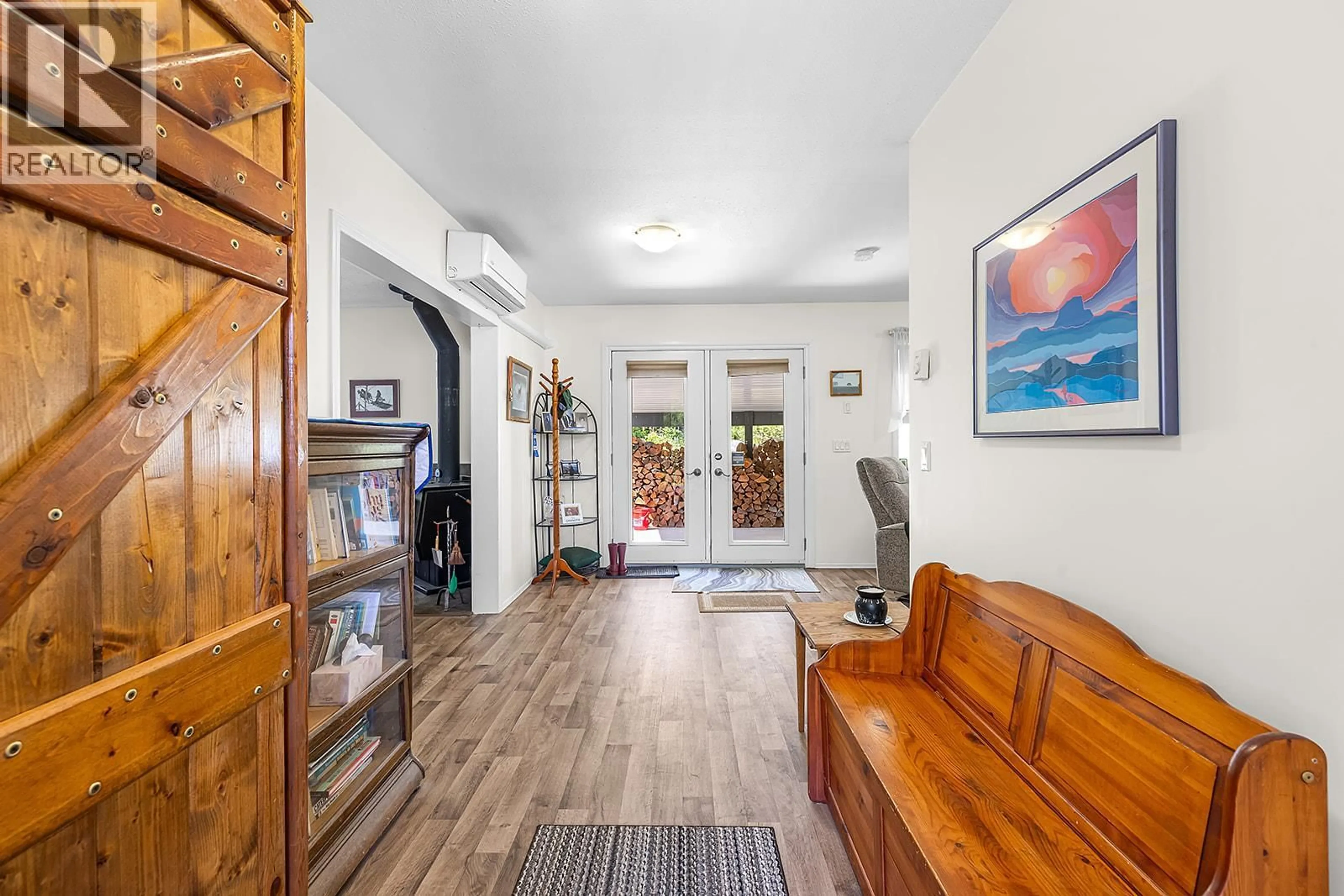 Indoor entryway for 635 LAKEVIEW ARROW CREEK ROAD, Wynndel British Columbia V0B2N1