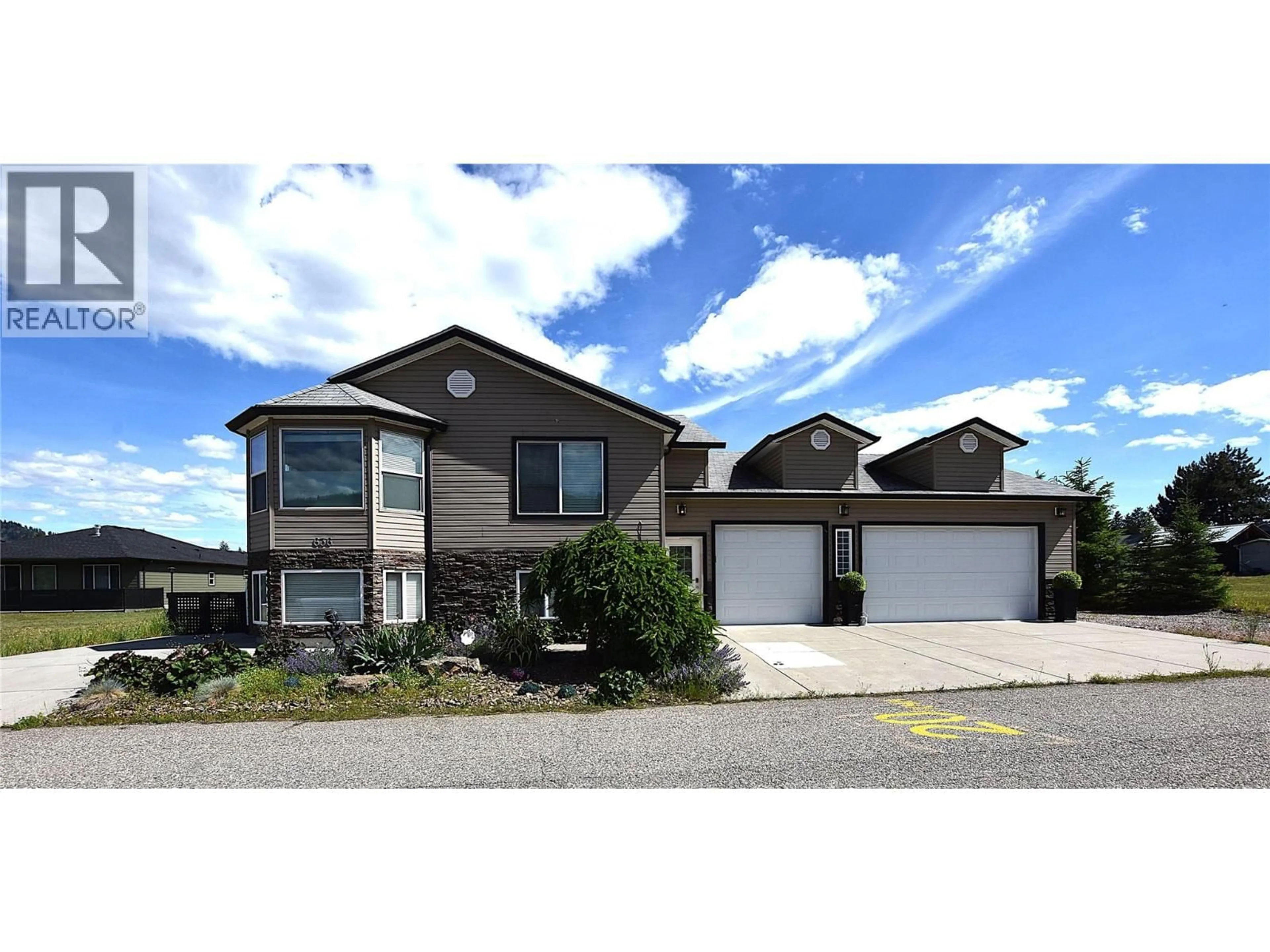 Home with vinyl exterior material, street for 635 636 OSPREY AVENUE, Vernon British Columbia V1H2A1