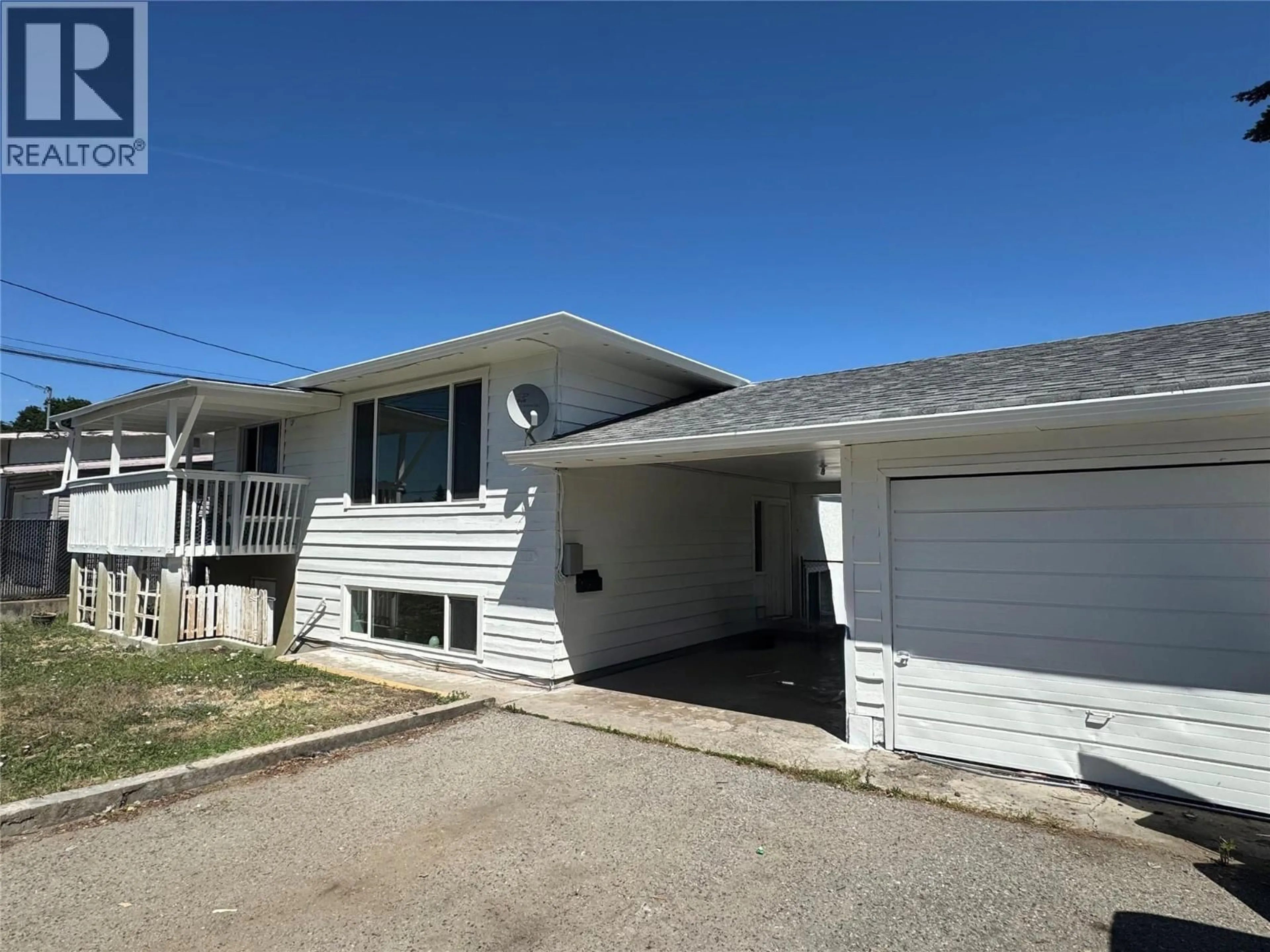 Home with vinyl exterior material, street for 470 PERRY ROAD, Kelowna British Columbia V1X1H8
