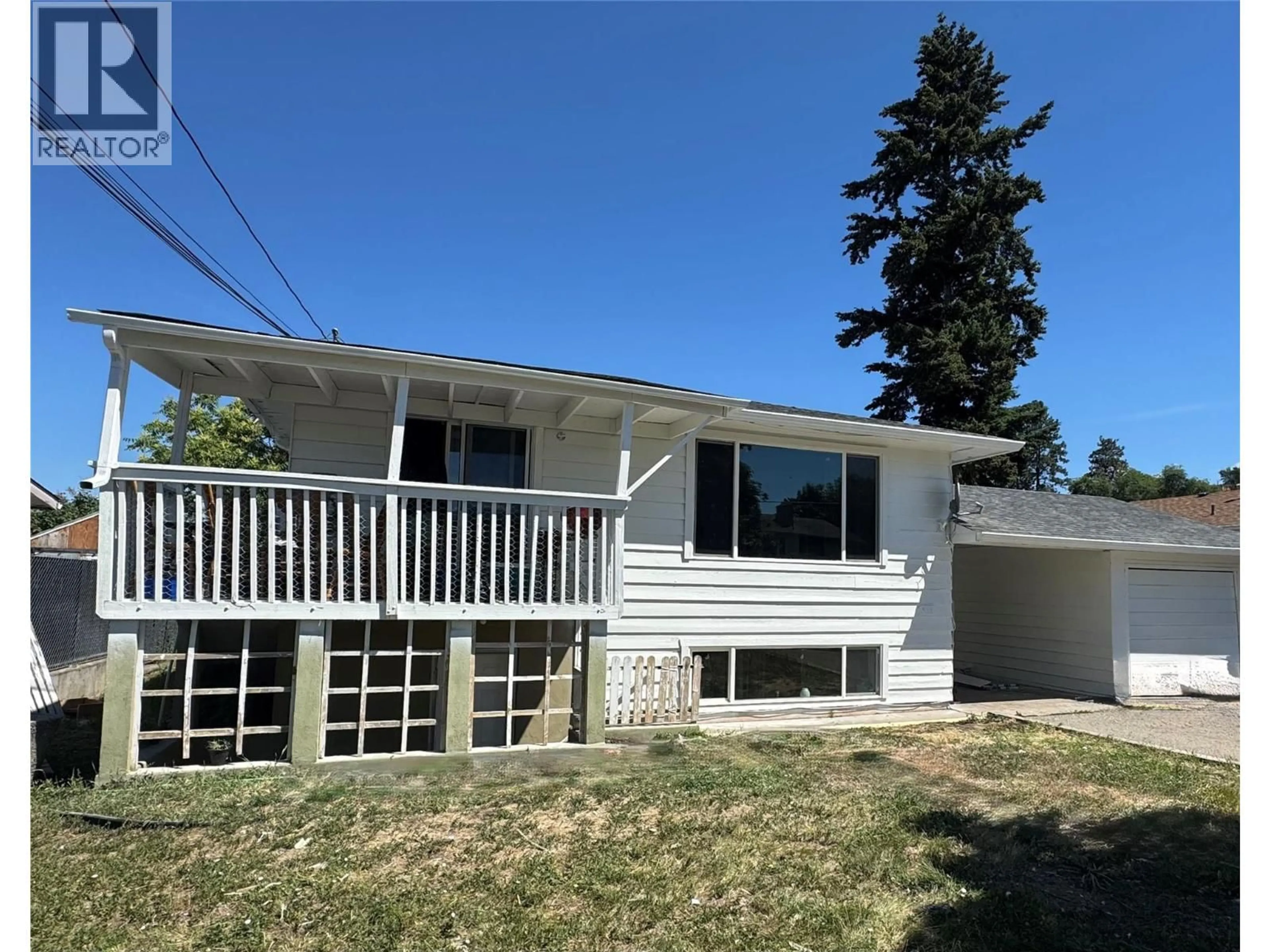 Home with vinyl exterior material, street for 470 PERRY ROAD, Kelowna British Columbia V1X1H8