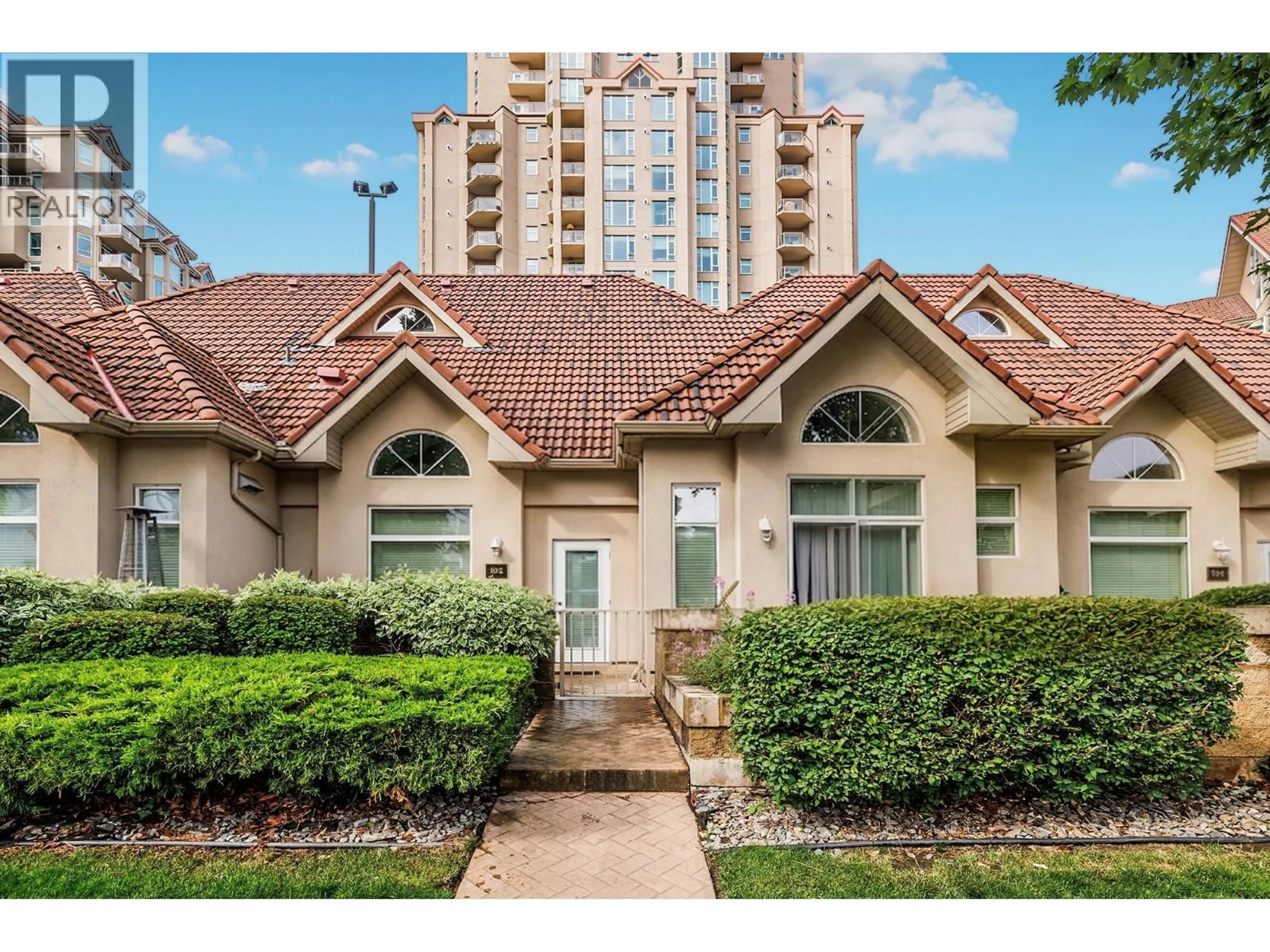 Unknown for 102 - 1128 SUNSET DRIVE, Kelowna British Columbia V1Y9W1