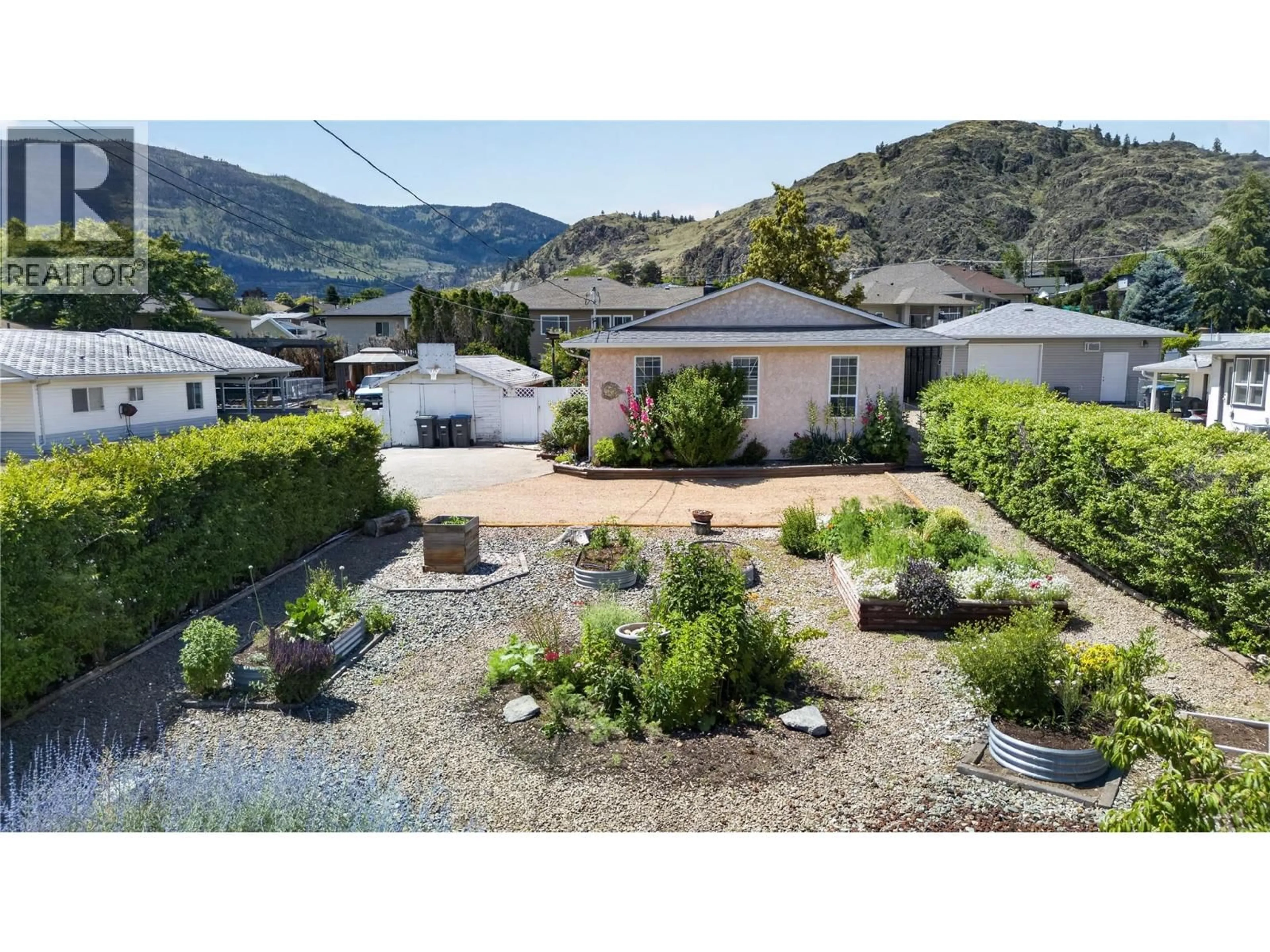 A pic from outside/outdoor area/front of a property/back of a property/a pic from drone, street for 5880 OKANAGAN STREET, Oliver British Columbia V0H1T0