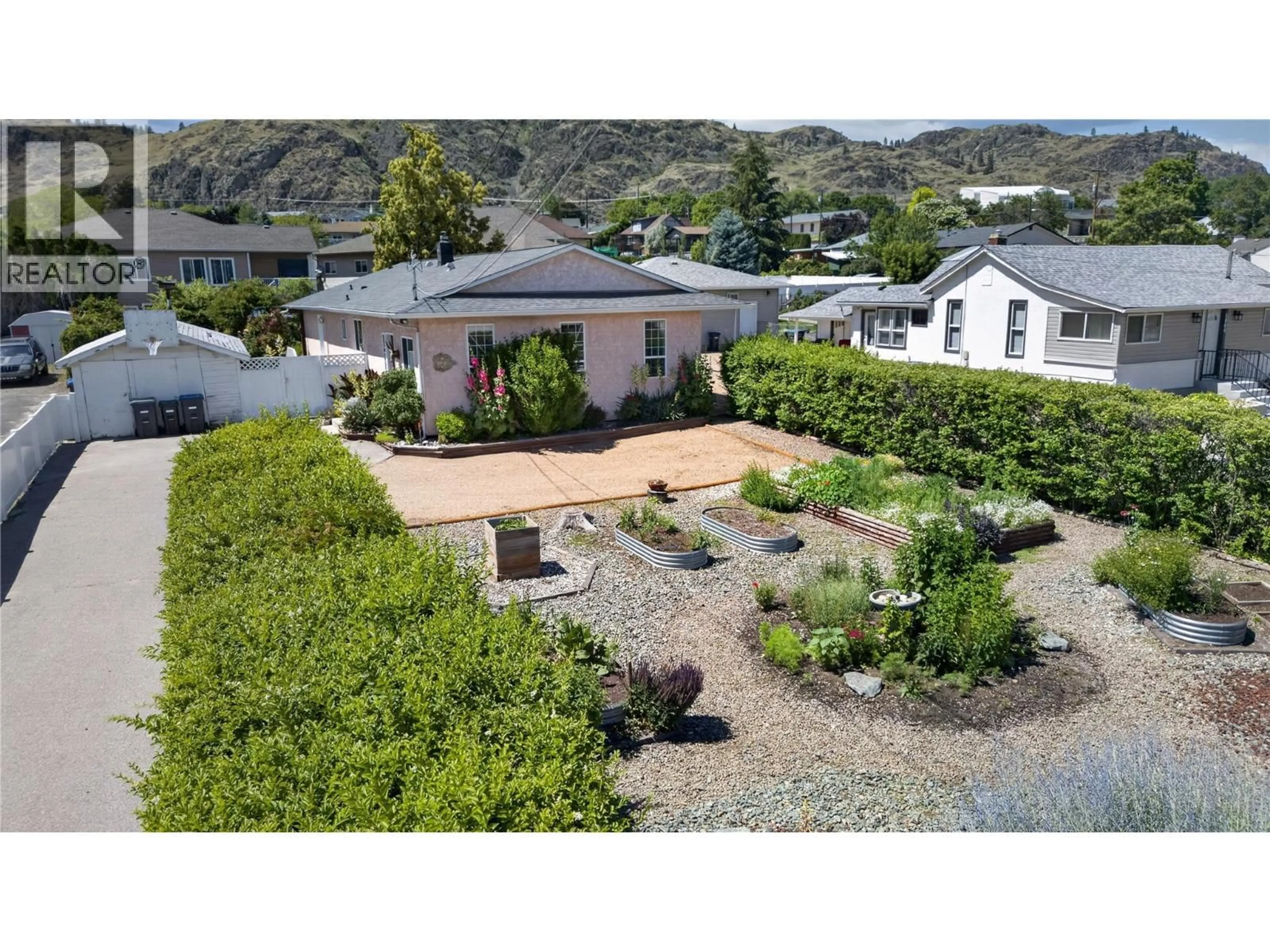 A pic from outside/outdoor area/front of a property/back of a property/a pic from drone, street for 5880 OKANAGAN STREET, Oliver British Columbia V0H1T0