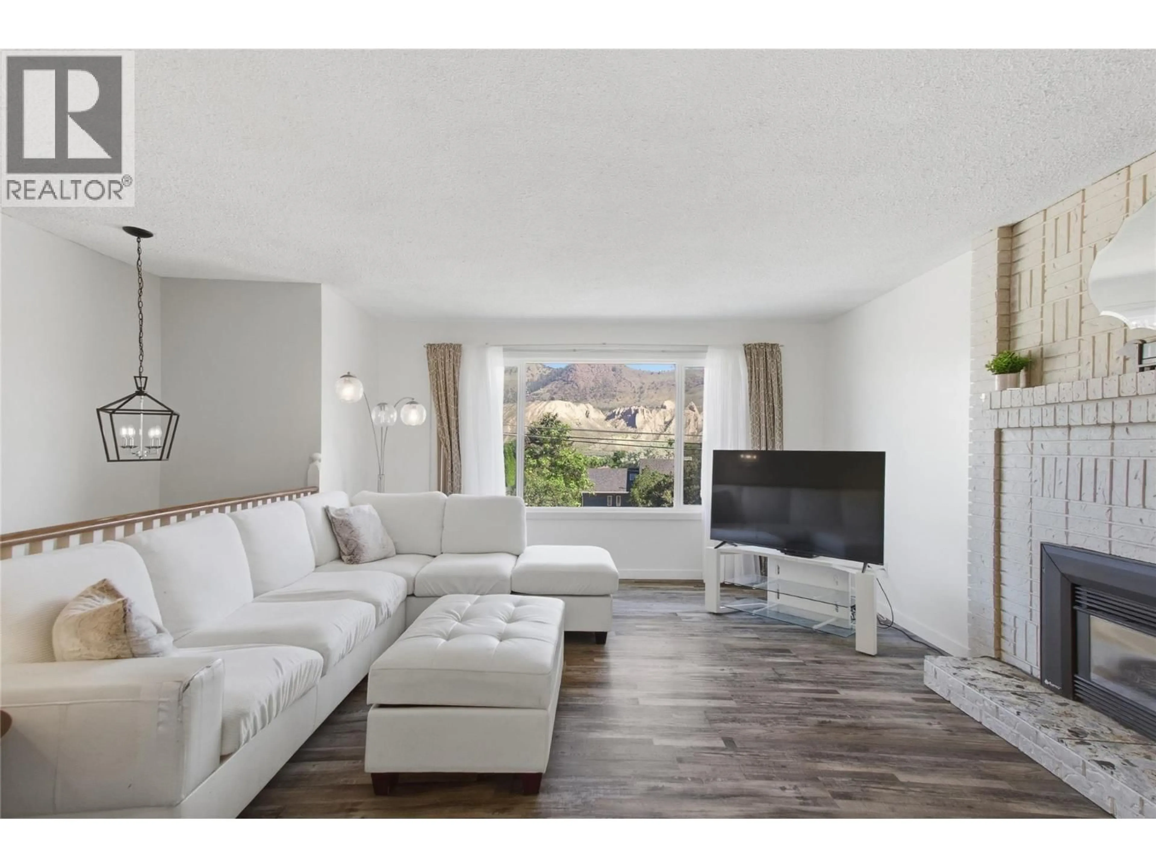 Living room with furniture, unknown for 6193 DALLAS DRIVE, Kamloops British Columbia V2C5Z9