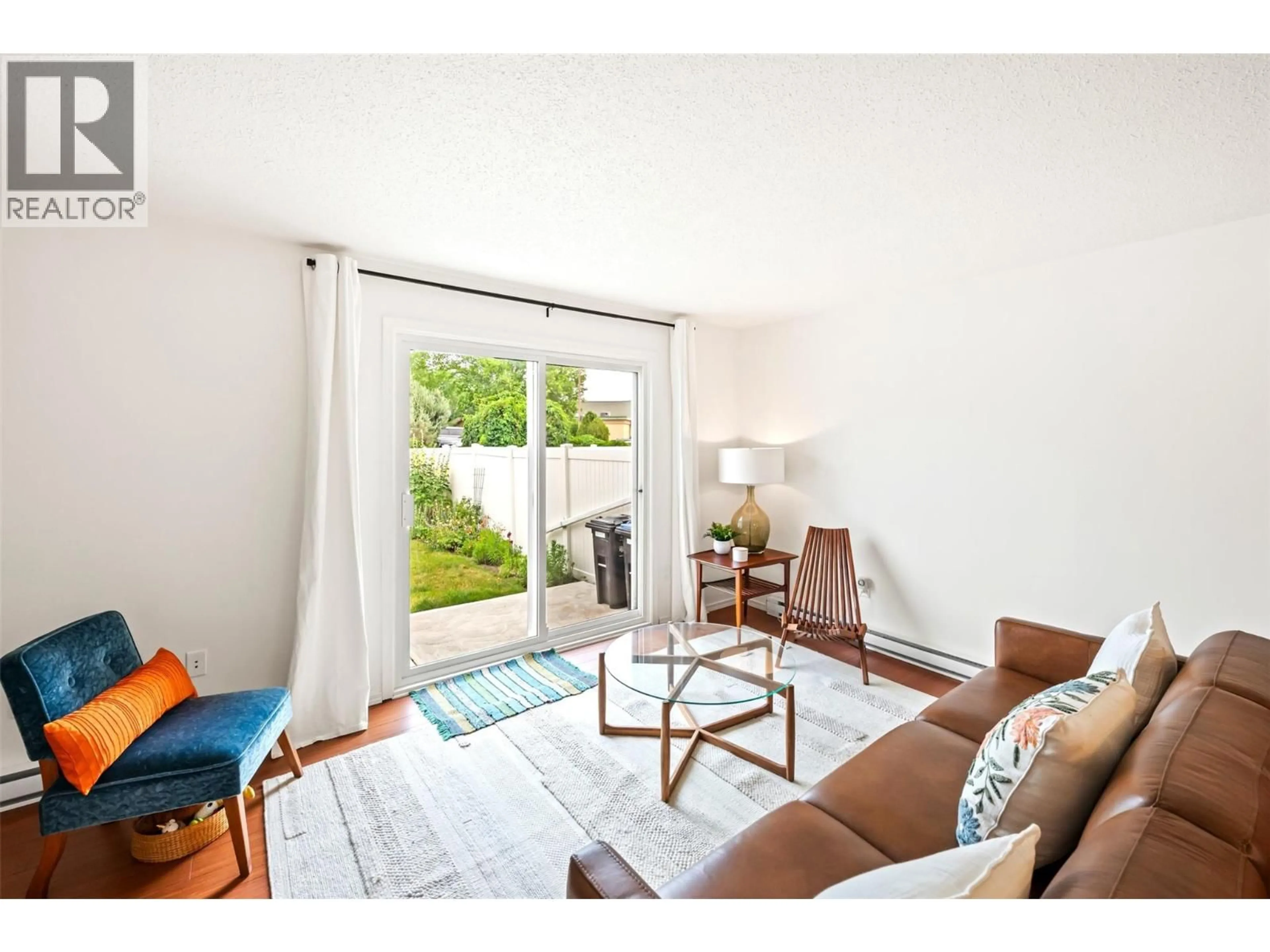 Living room with furniture, wood/laminate floor for 17 - 3099 SOUTH MAIN STREET, Penticton British Columbia V2A6Y2