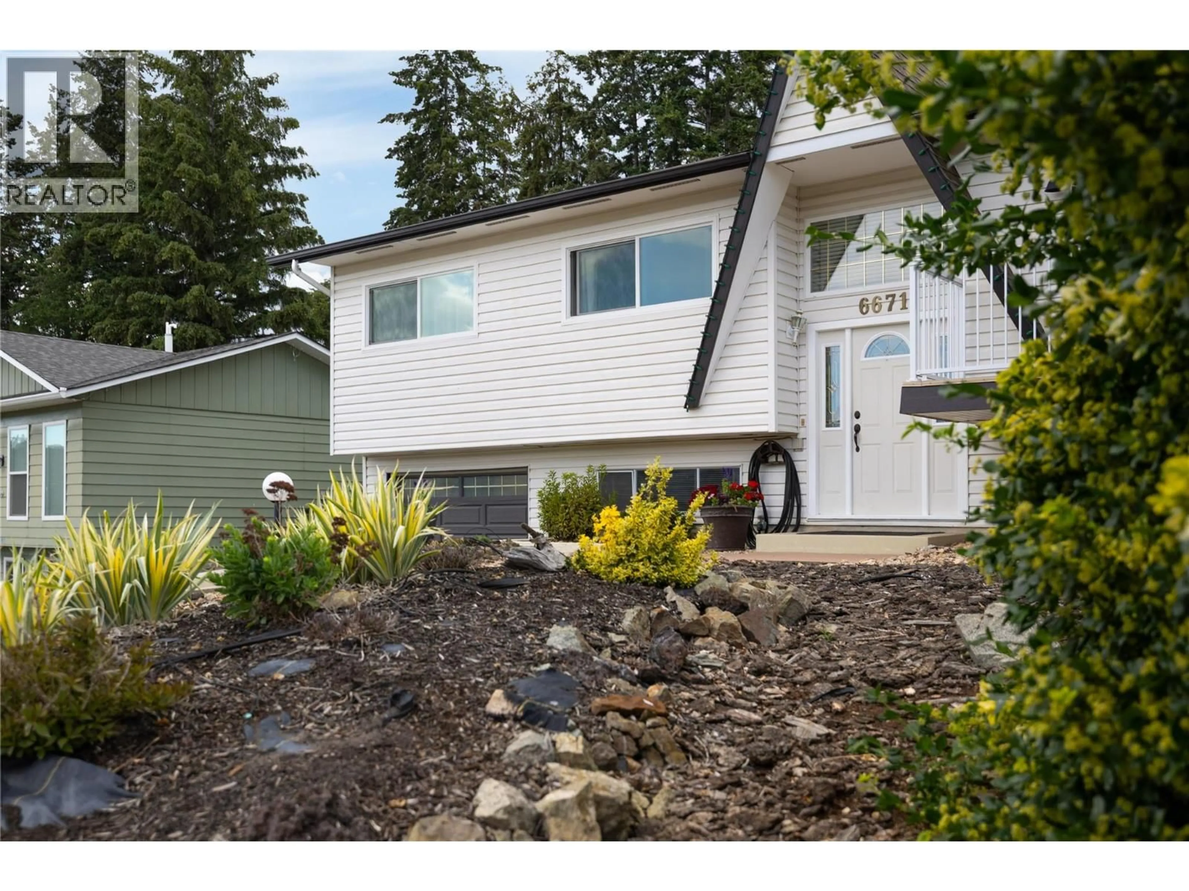 Home with vinyl exterior material, street for 6671 ORCHARD HILL DRIVE, Vernon British Columbia V1H1B8