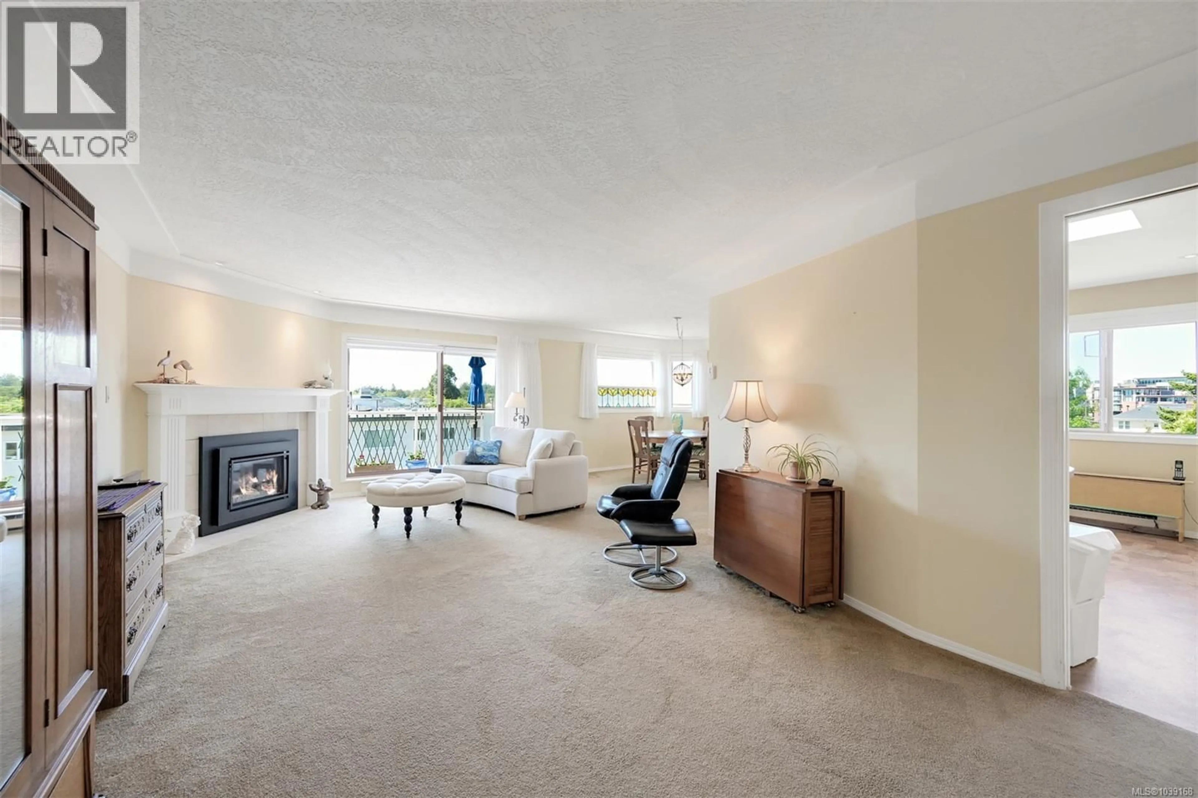 Living room with furniture, unknown for 404 - 945 MCCLURE STREET, Victoria British Columbia V8V3E8