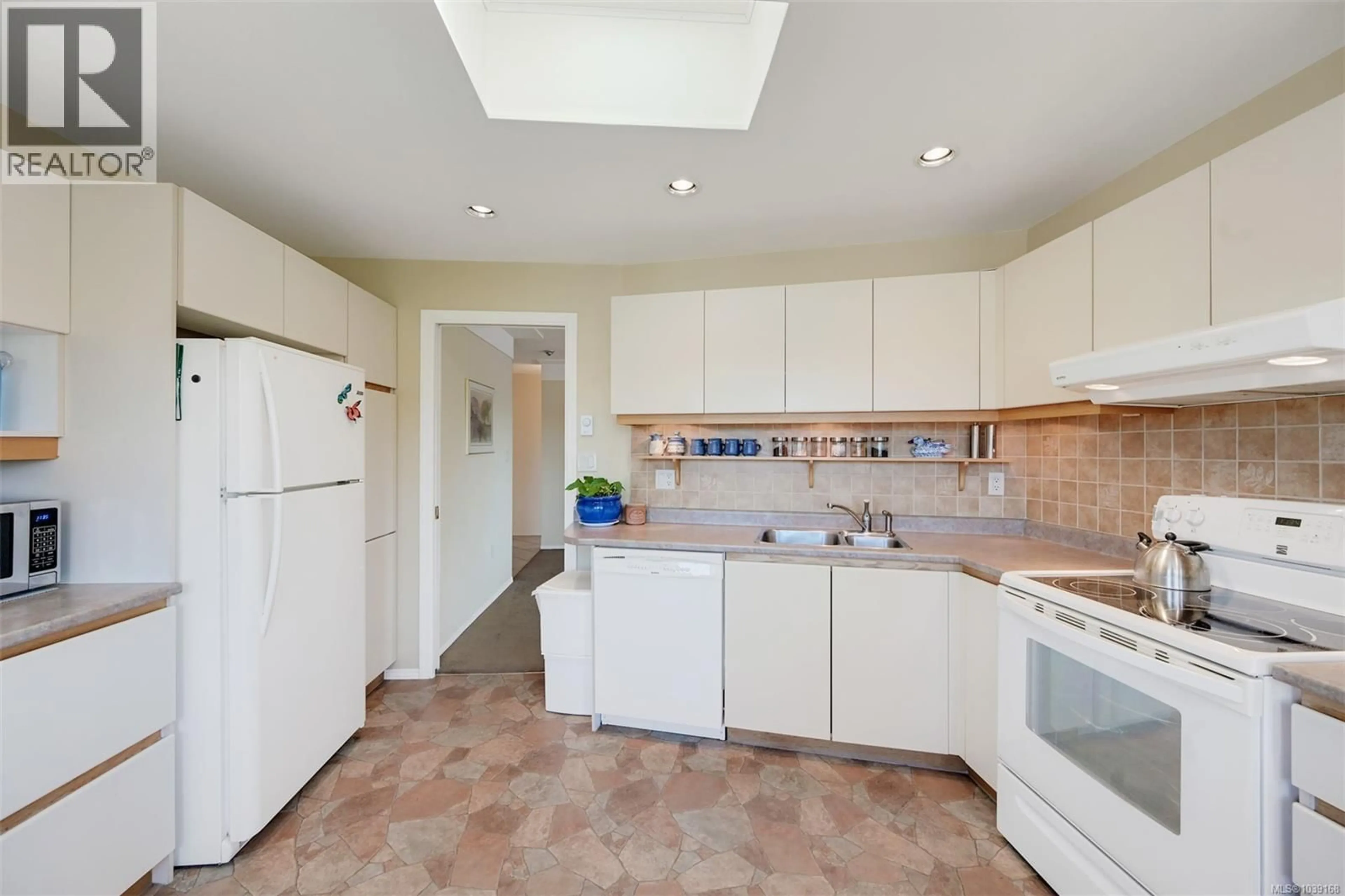 Standard kitchen, ceramic/tile floor for 404 - 945 MCCLURE STREET, Victoria British Columbia V8V3E8