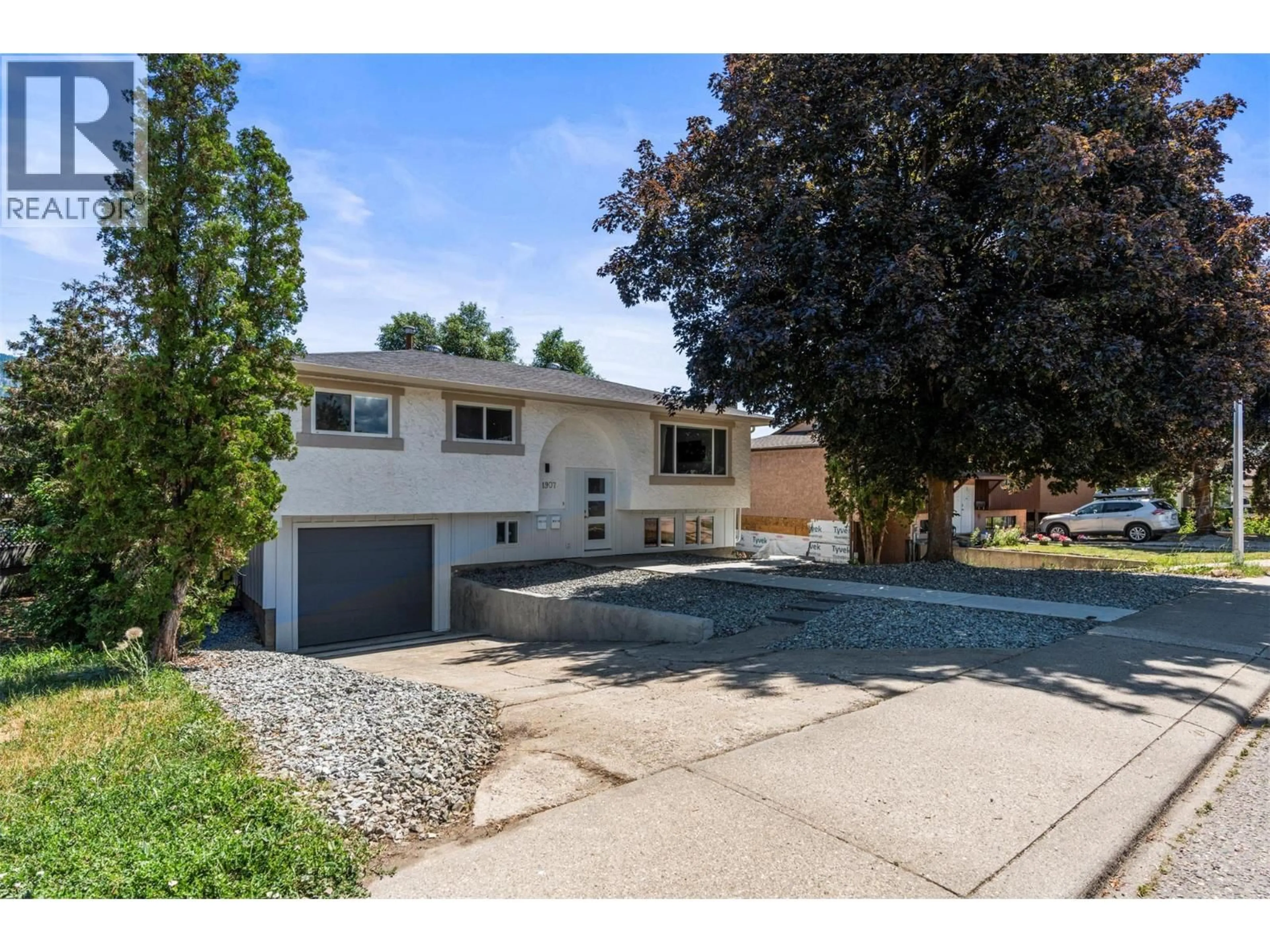 Home with vinyl exterior material, street for 1907 19 STREET, Vernon British Columbia V1T8E6