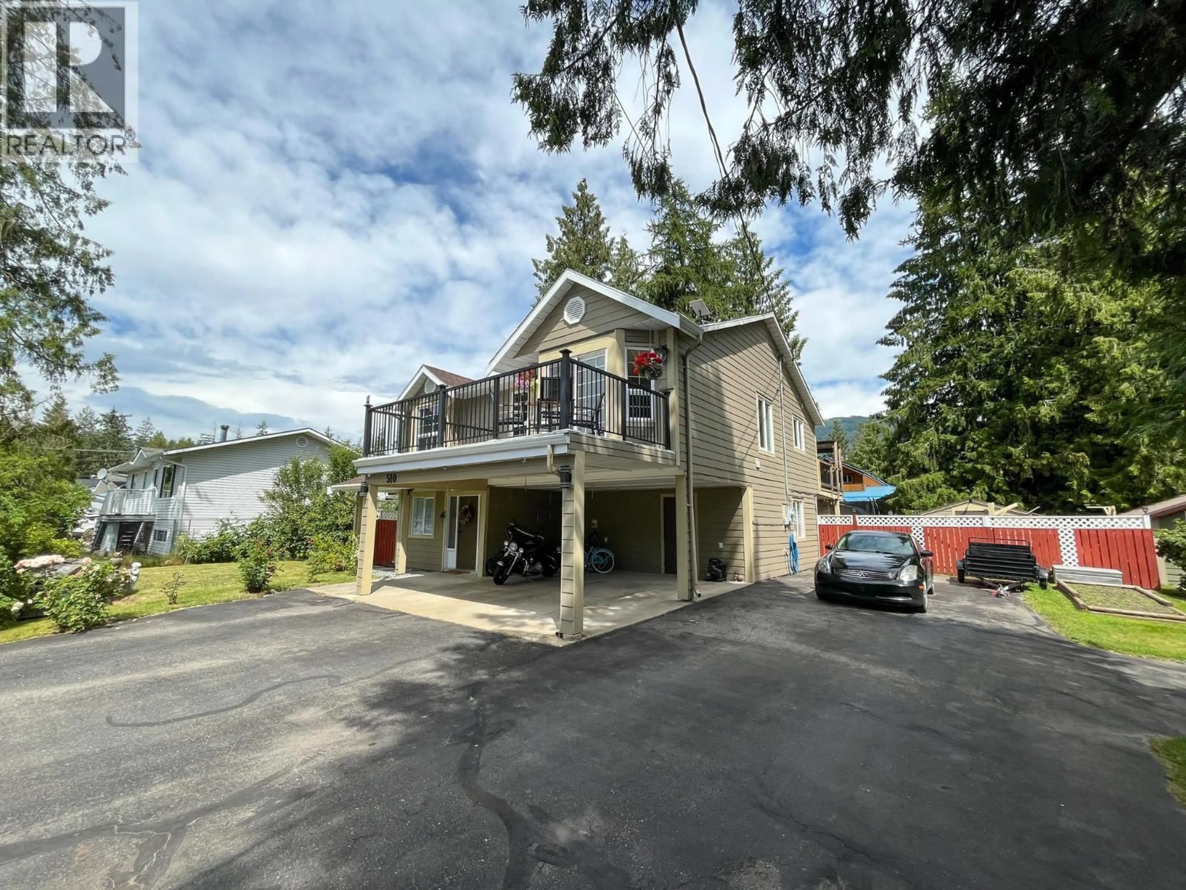 A pic from outside/outdoor area/front of a property/back of a property/a pic from drone, unknown for 510 CEDAR STREET, Sicamous British Columbia V0E2V0