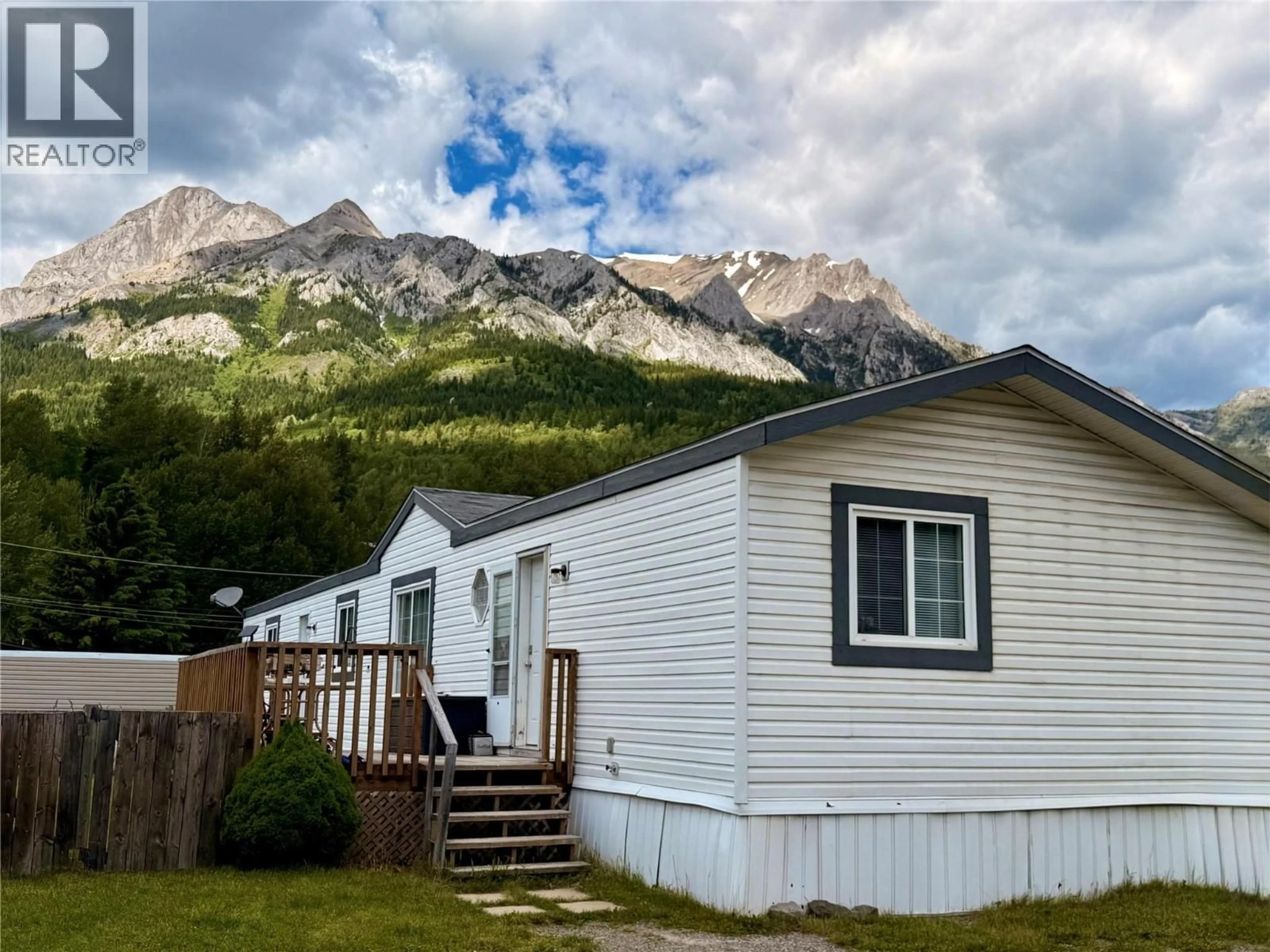 Home with vinyl exterior material, mountain view for 31 - 2011 3 HIGHWAY, Fernie British Columbia V0B1M5