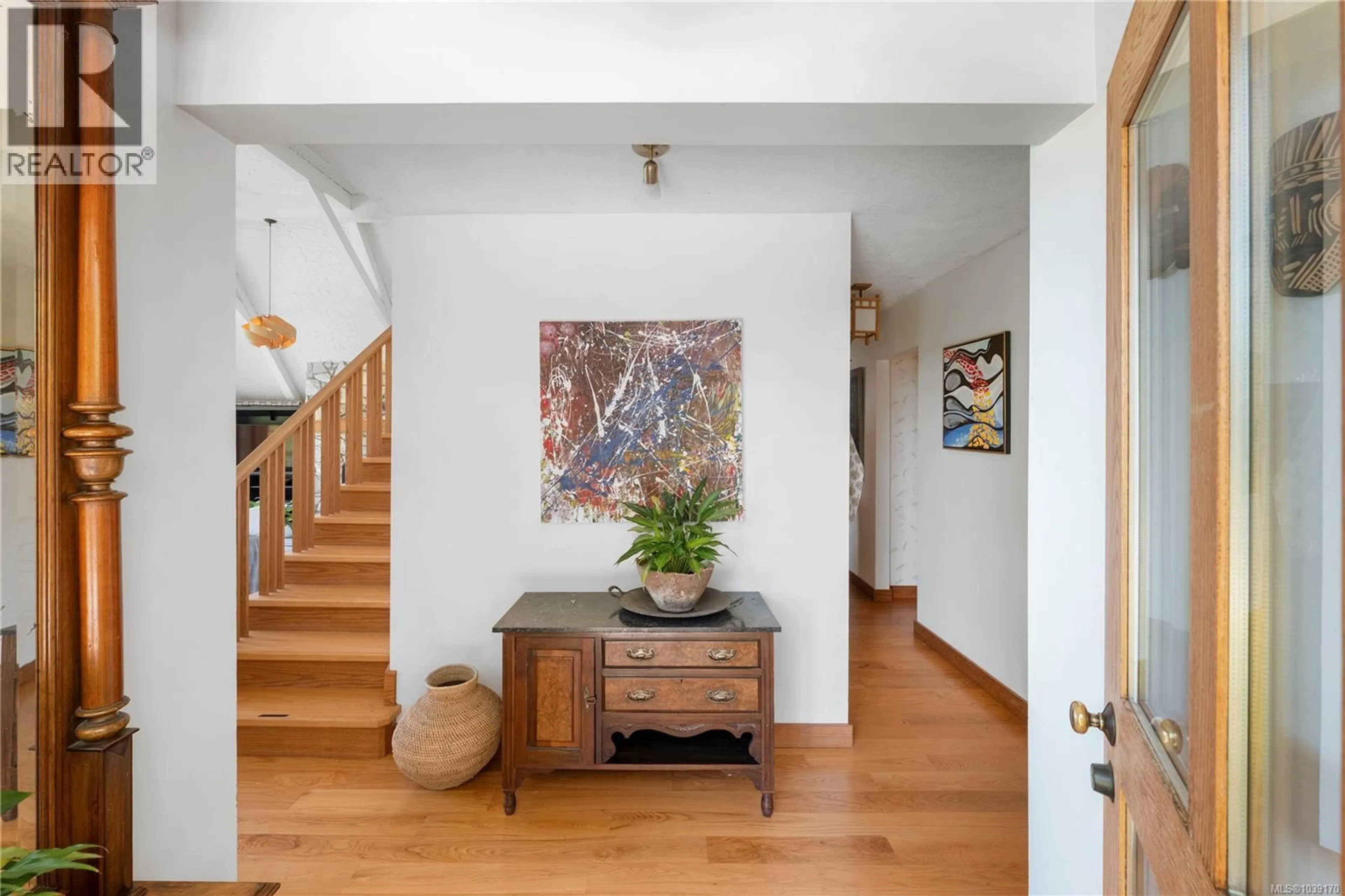 Indoor foyer for 133 ARNELL WAY, Salt Spring British Columbia V8K2G1