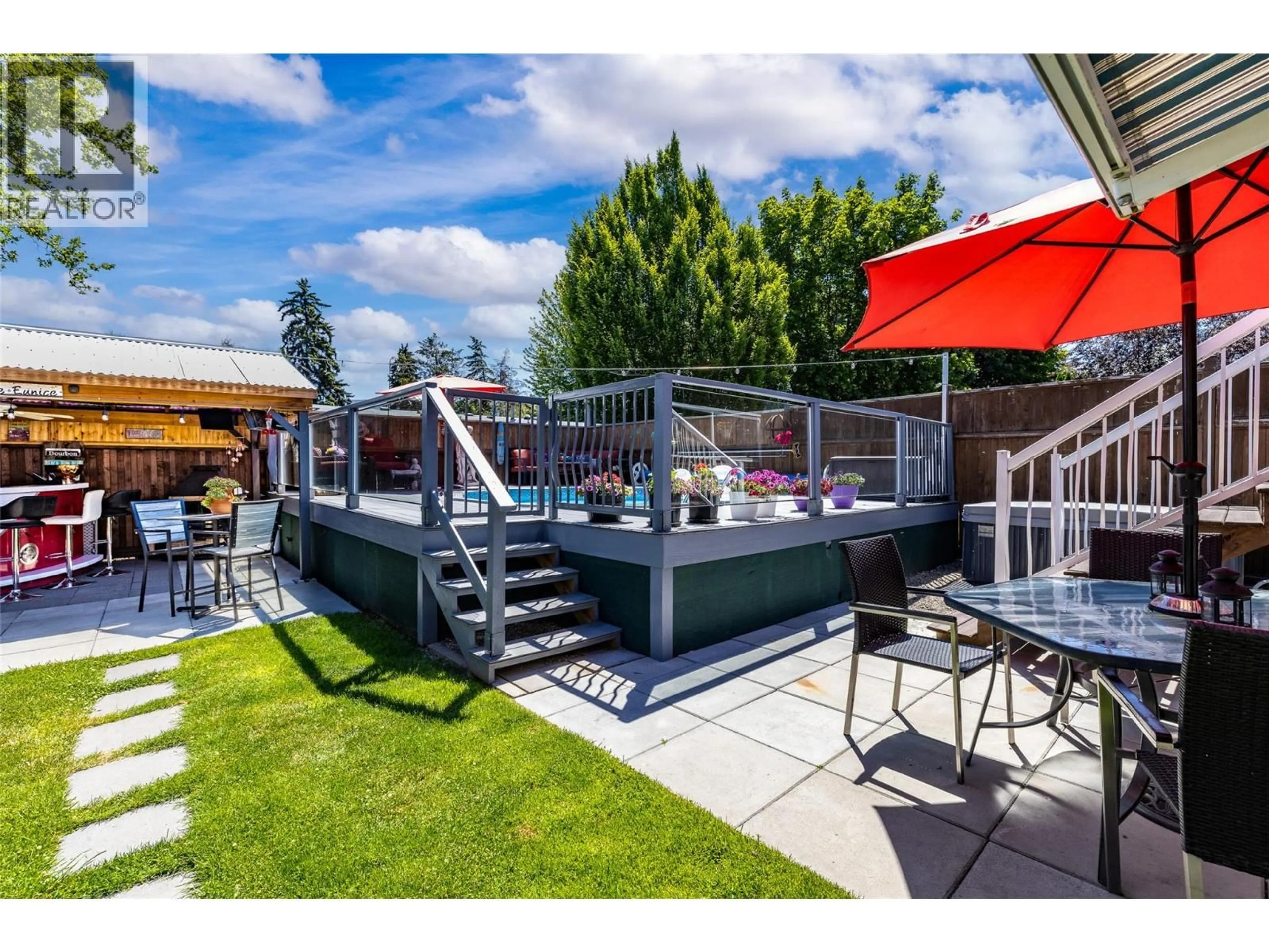 Patio, street for 4171 LAKESHORE ROAD, Kelowna British Columbia V1W1W1