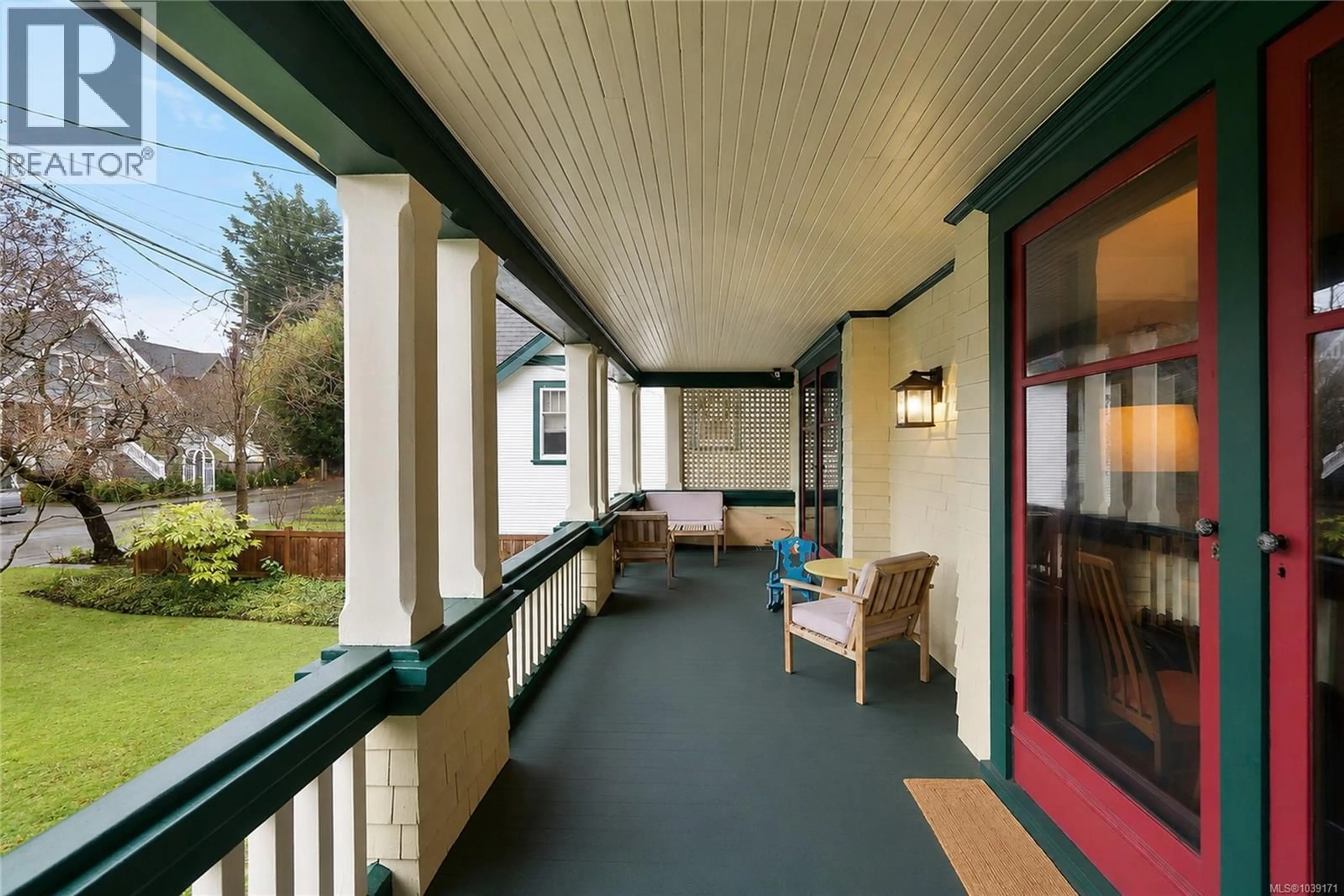 Patio, street for 132 GOVERNMENT STREET SOUTH, Victoria British Columbia V8V2K7
