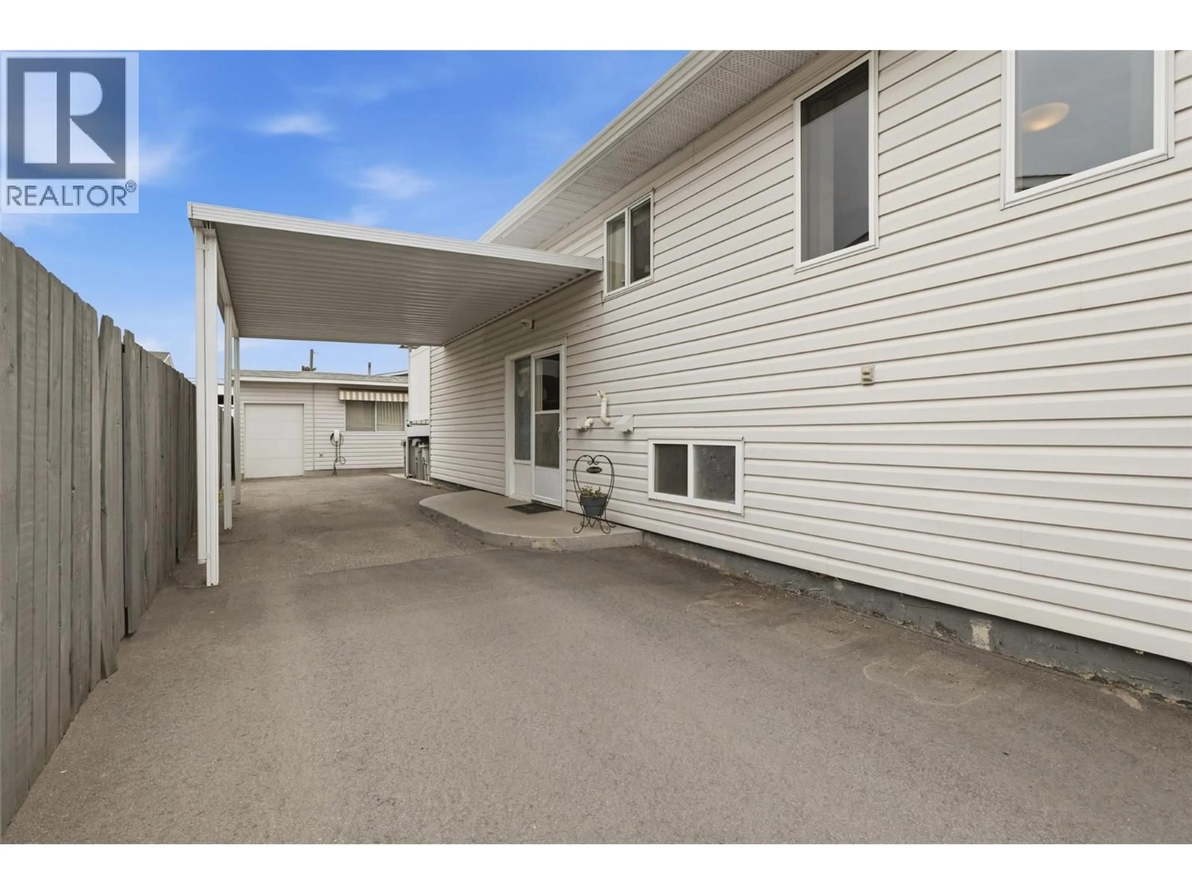 Unknown for 1075 ACADIA PLACE, Kamloops British Columbia V2B7Z5