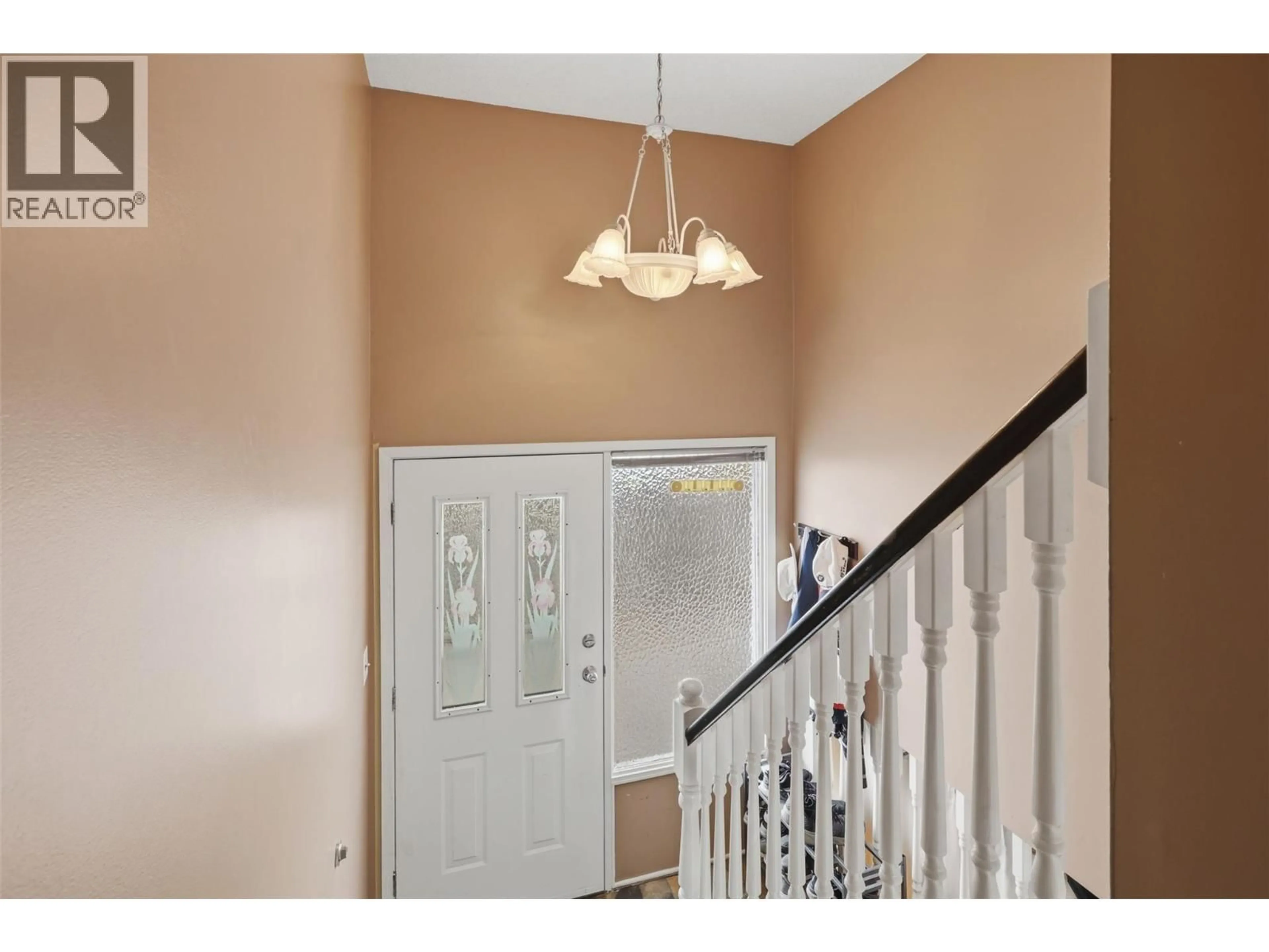 Indoor entryway for 1075 ACADIA PLACE, Kamloops British Columbia V2B7Z5