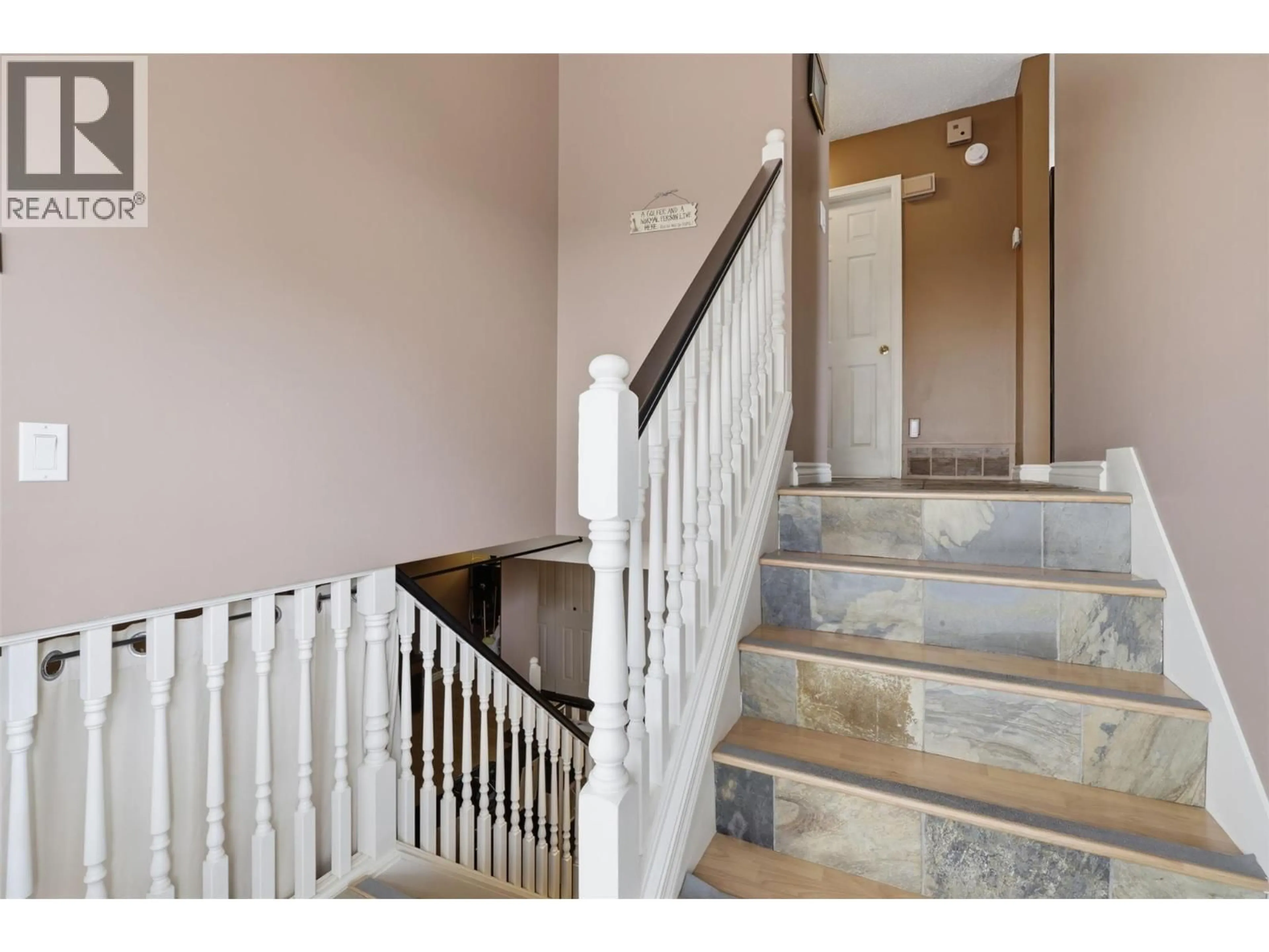 Unknown for 1075 ACADIA PLACE, Kamloops British Columbia V2B7Z5
