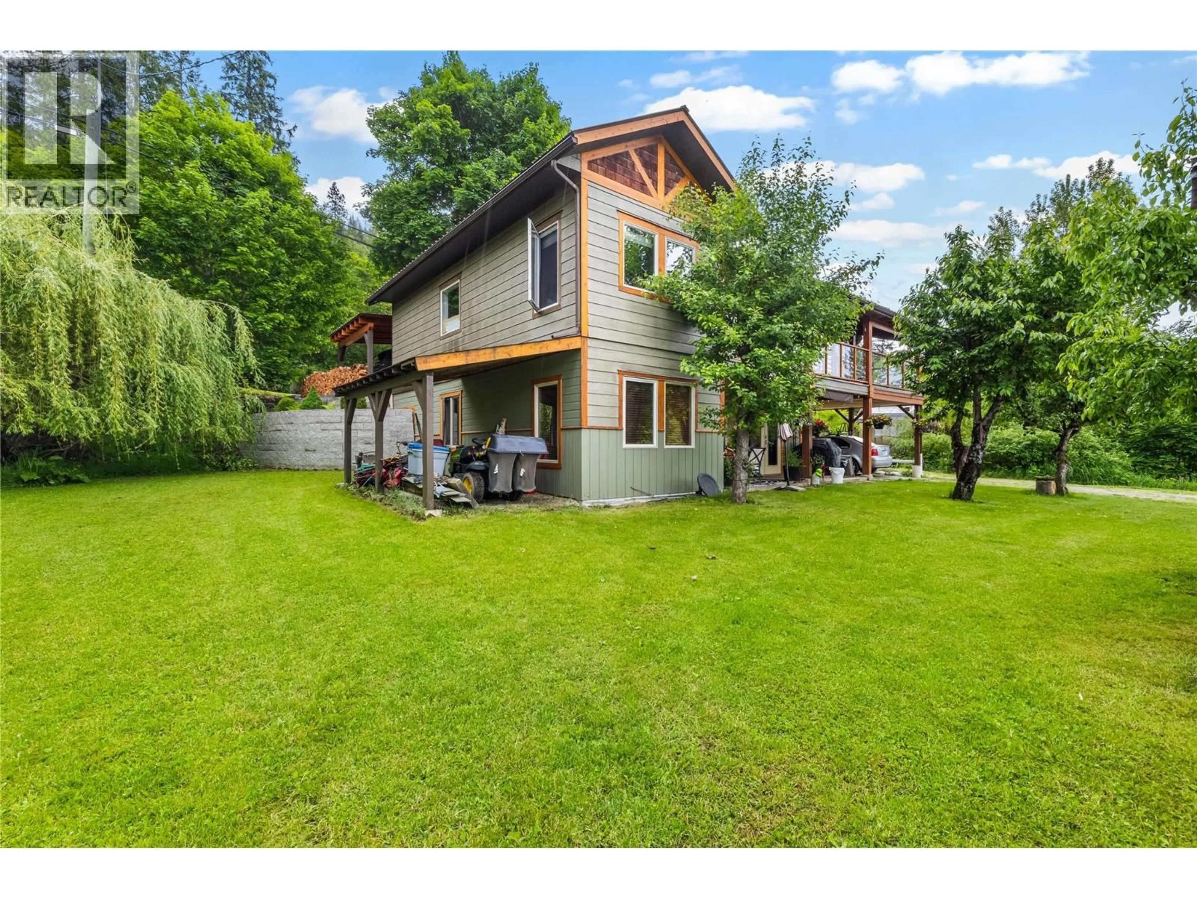 A pic from outside/outdoor area/front of a property/back of a property/a pic from drone, unknown for 15865 3A HIGHWAY, Crawford Bay British Columbia V0B1E0