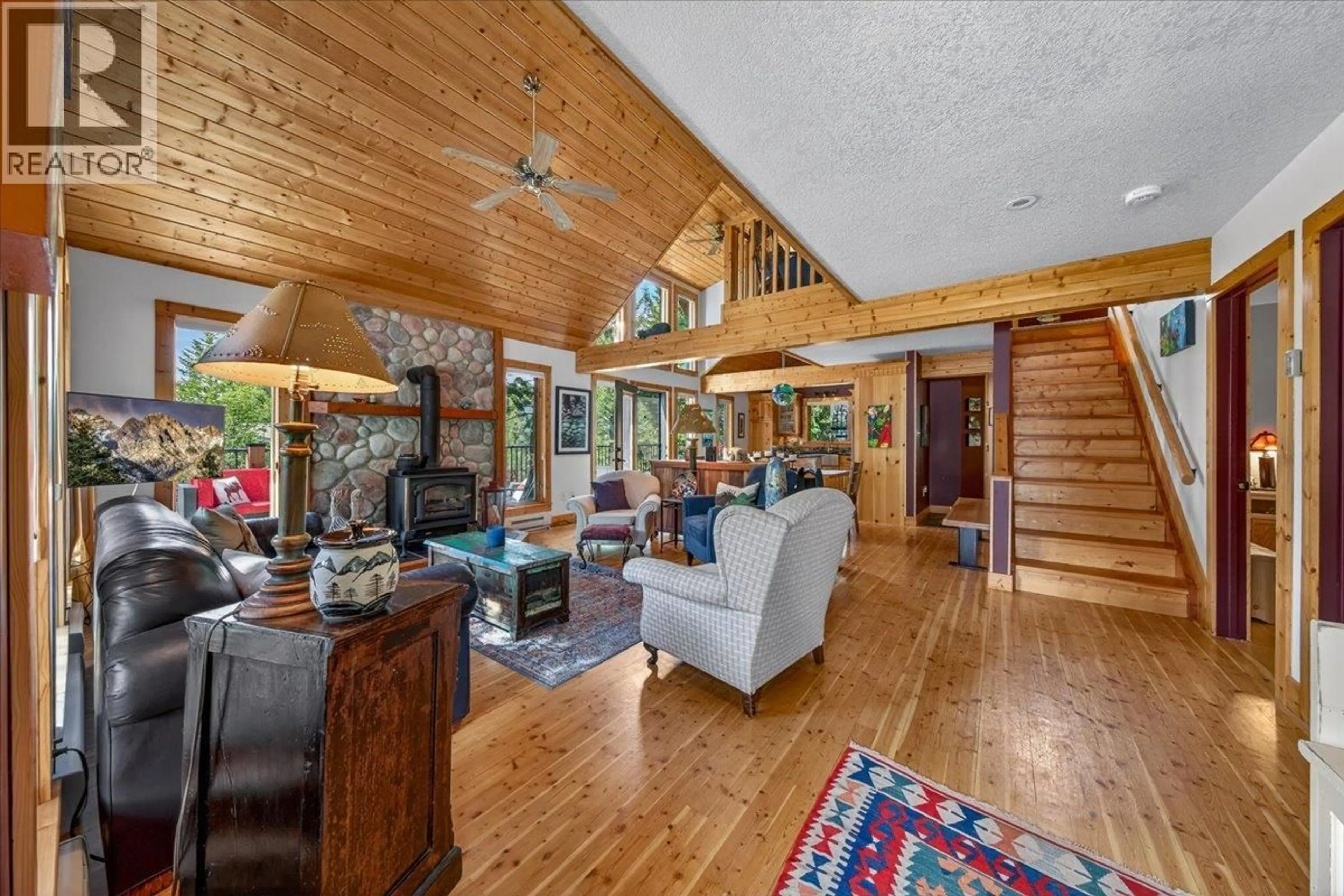Indoor foyer for 4931 MOUNTAINTOP DRIVE, Fairmont Hot Springs British Columbia V0B1L1