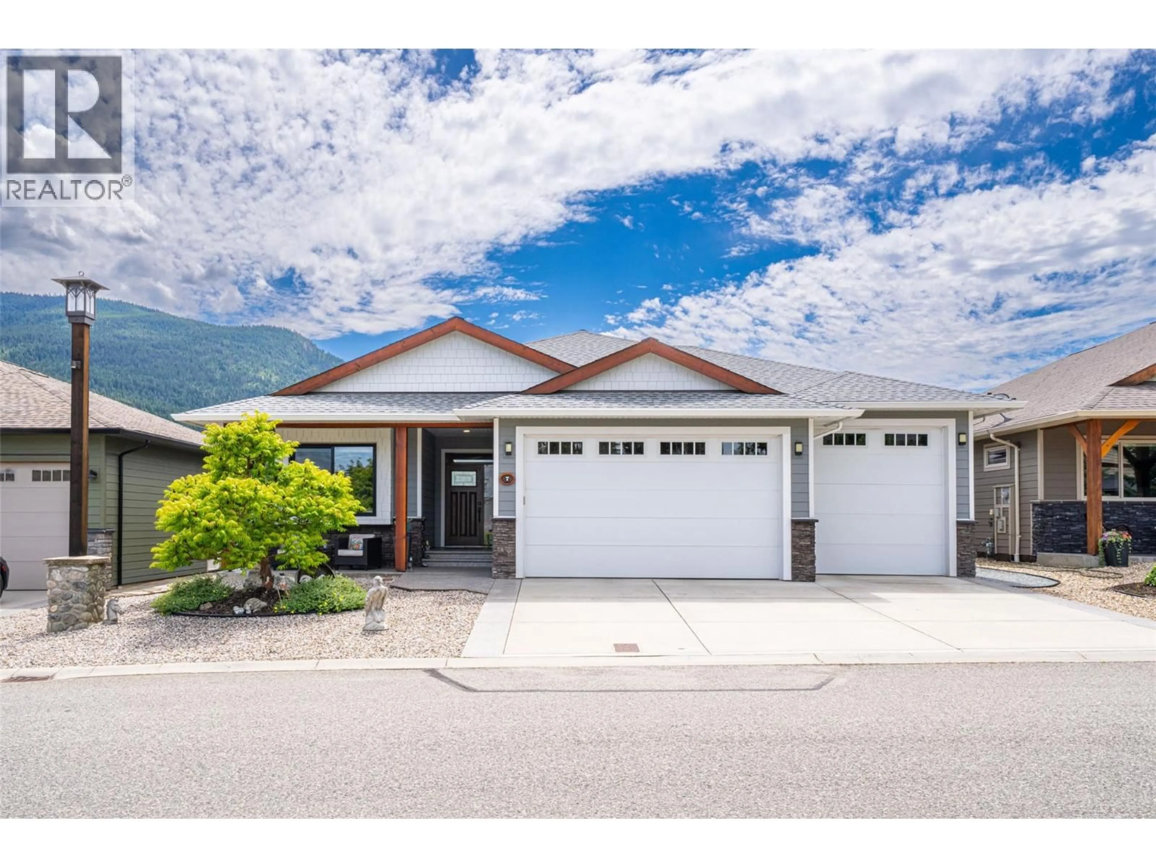 Home with vinyl exterior material, mountain view for 7 - 2444 YORK AVENUE, Armstrong British Columbia V4Y0Y3