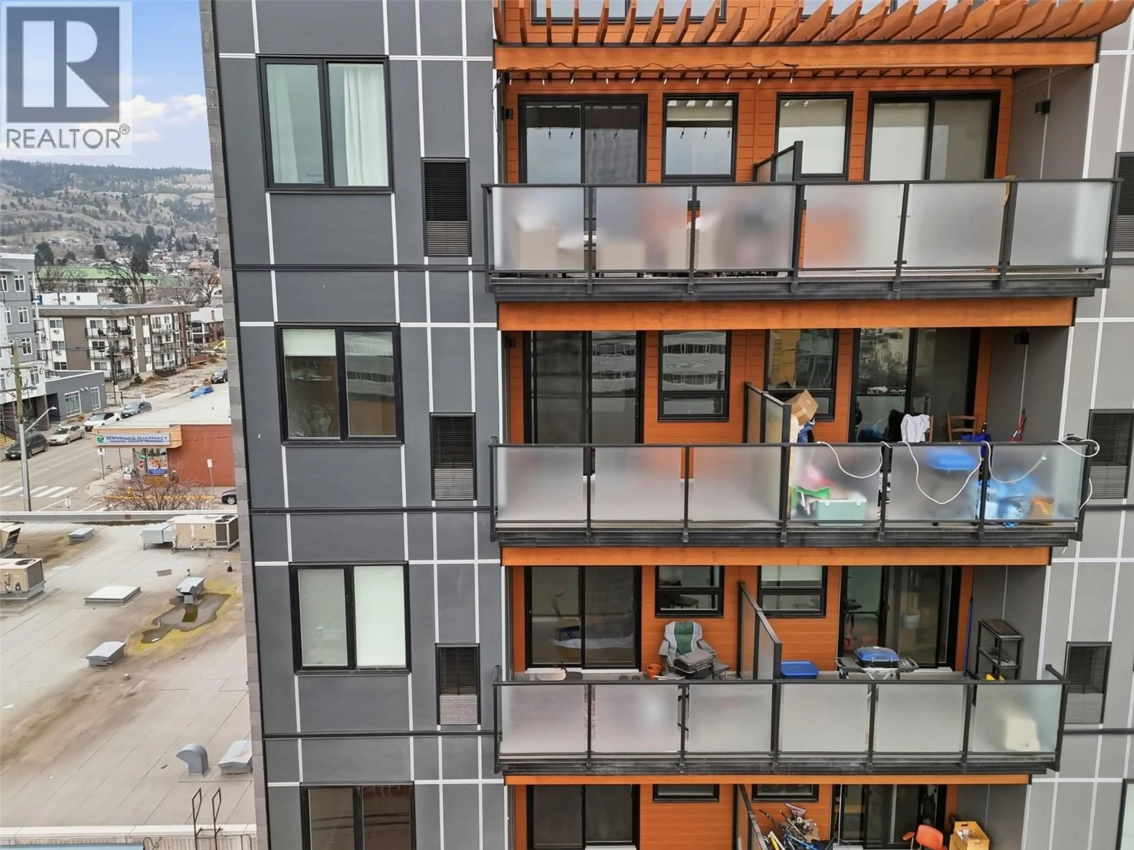 A pic from outside/outdoor area/front of a property/back of a property/a pic from drone, city buildings view from balcony for 524 - 444 ST PAUL STREET, Kamloops British Columbia V2C0L2