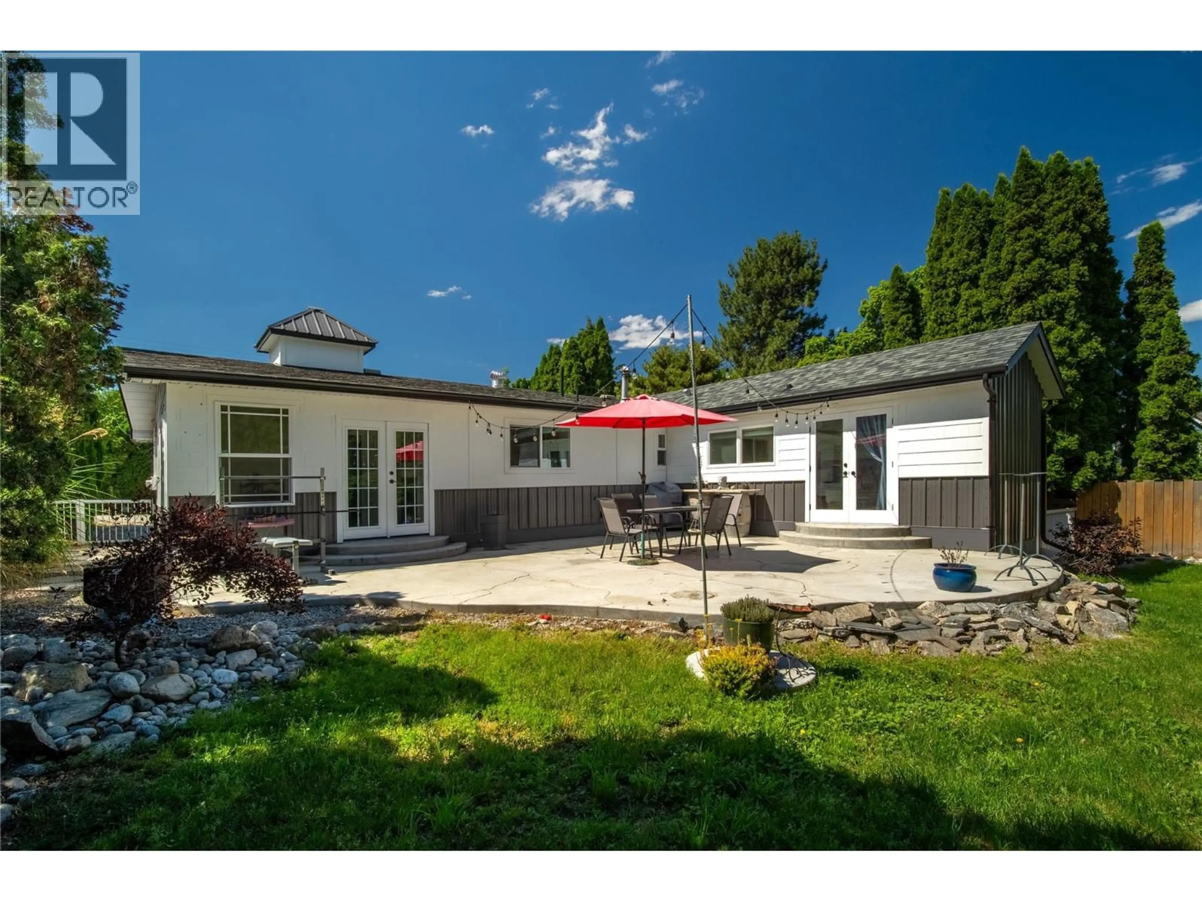 A pic from outside/outdoor area/front of a property/back of a property/a pic from drone, street for 675 ROBINSON AVENUE, Naramata British Columbia V0H1N1