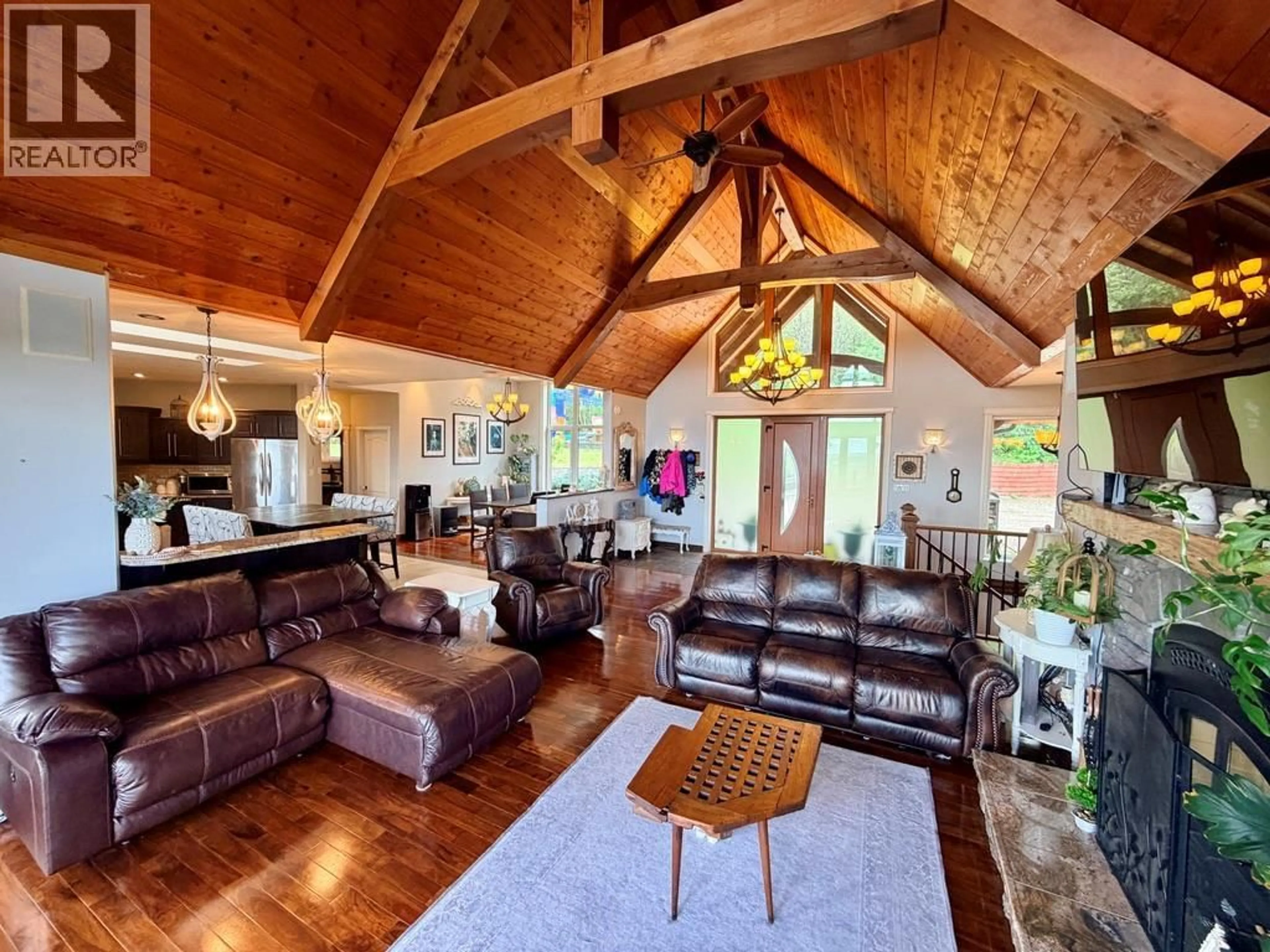Living room with furniture, wood/laminate floor for 2793 CHRISTOPHER OTHER, Dawson Creek British Columbia V1G0B2