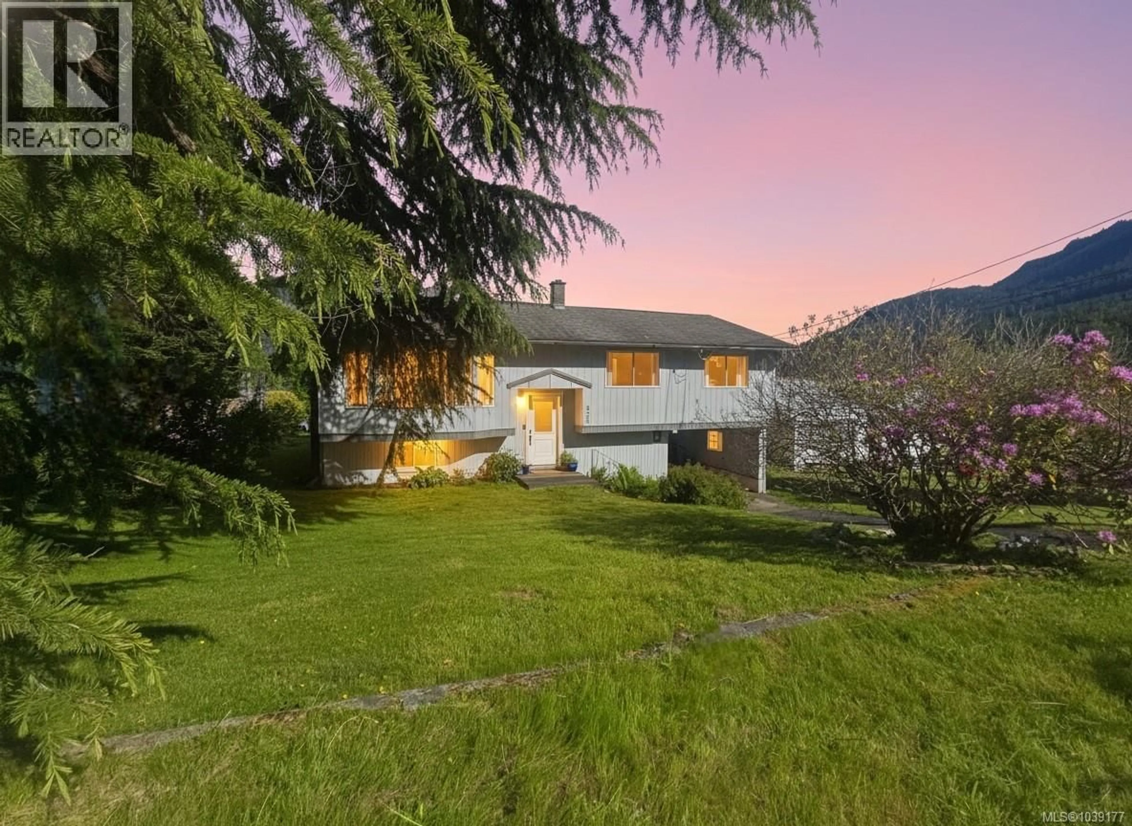 A pic from outside/outdoor area/front of a property/back of a property/a pic from drone, unknown for 221 SPAR STREET, Sayward British Columbia V0P1R0