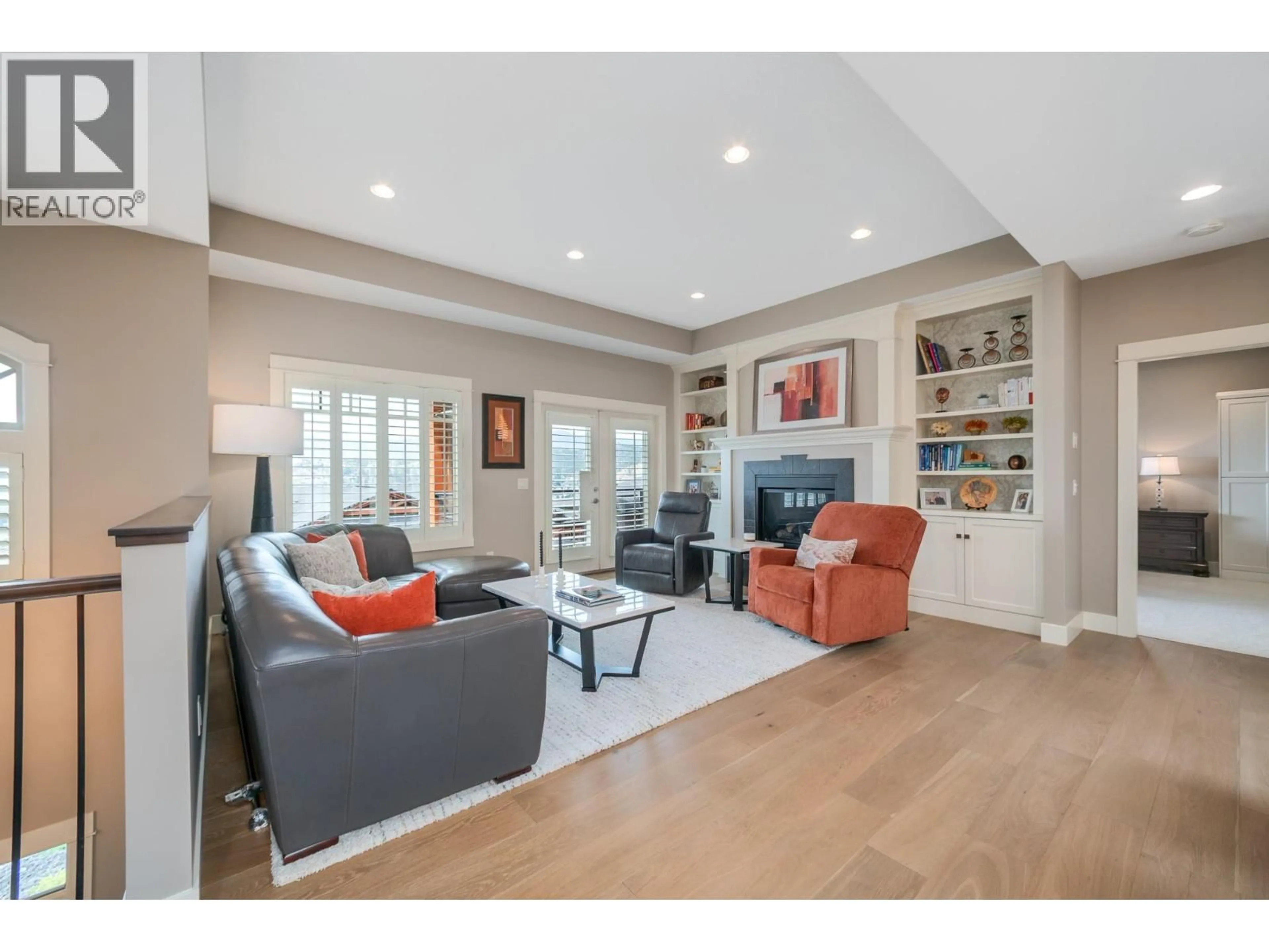 Living room with furniture, unknown for 9 - 673 DENALI COURT, Kelowna British Columbia V1V2R2