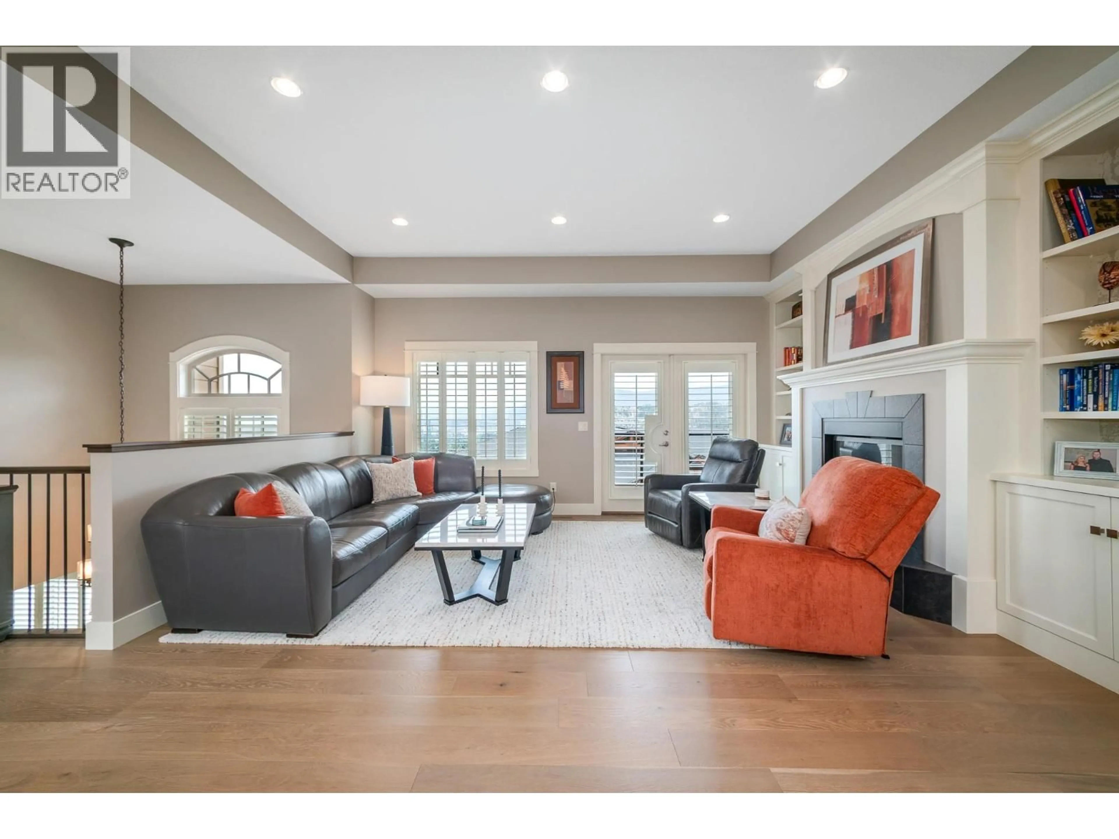 Living room with furniture, unknown for 9 - 673 DENALI COURT, Kelowna British Columbia V1V2R2