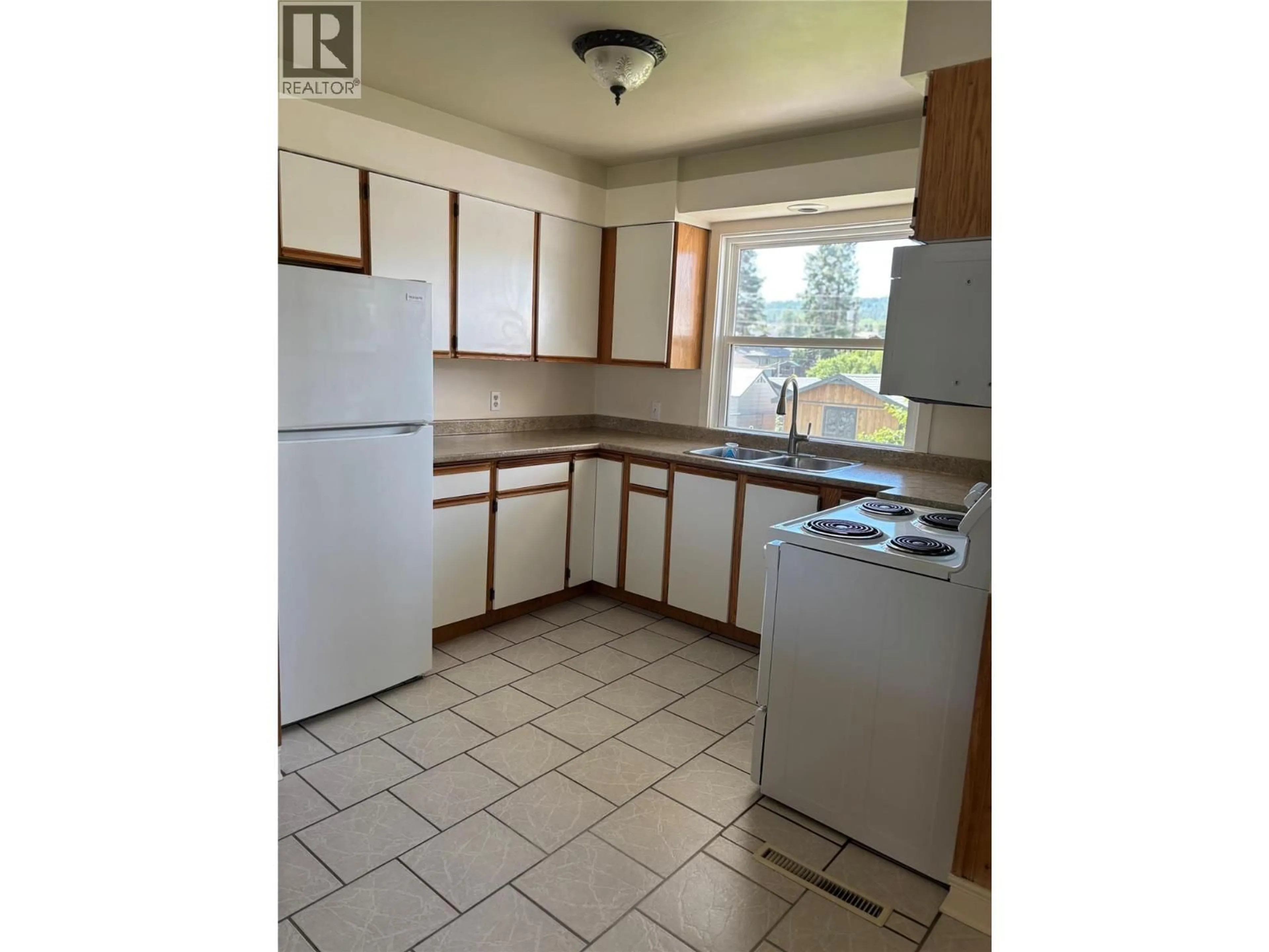 Standard kitchen, unknown for 1201 6TH STREET, Cranbrook British Columbia V1C1L8