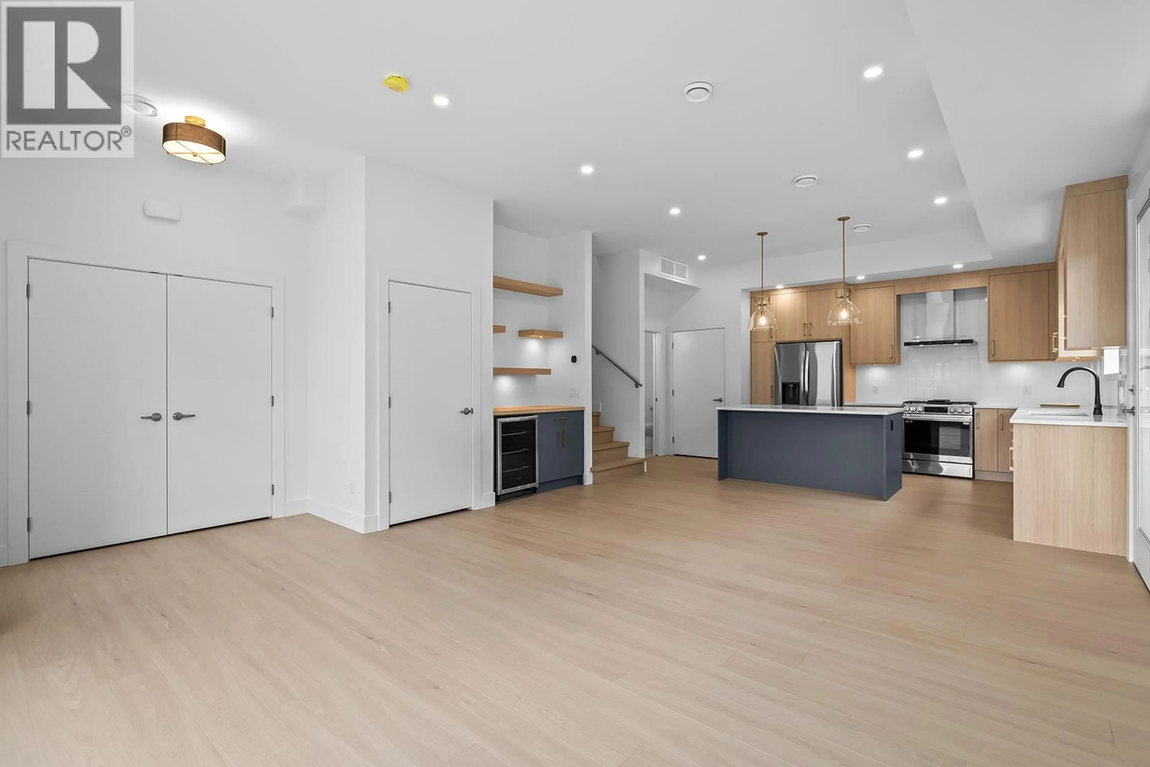 Open concept kitchen, wood/laminate floor for 2 - 662 BIRCH AVENUE, Kelowna British Columbia V1Y3H1