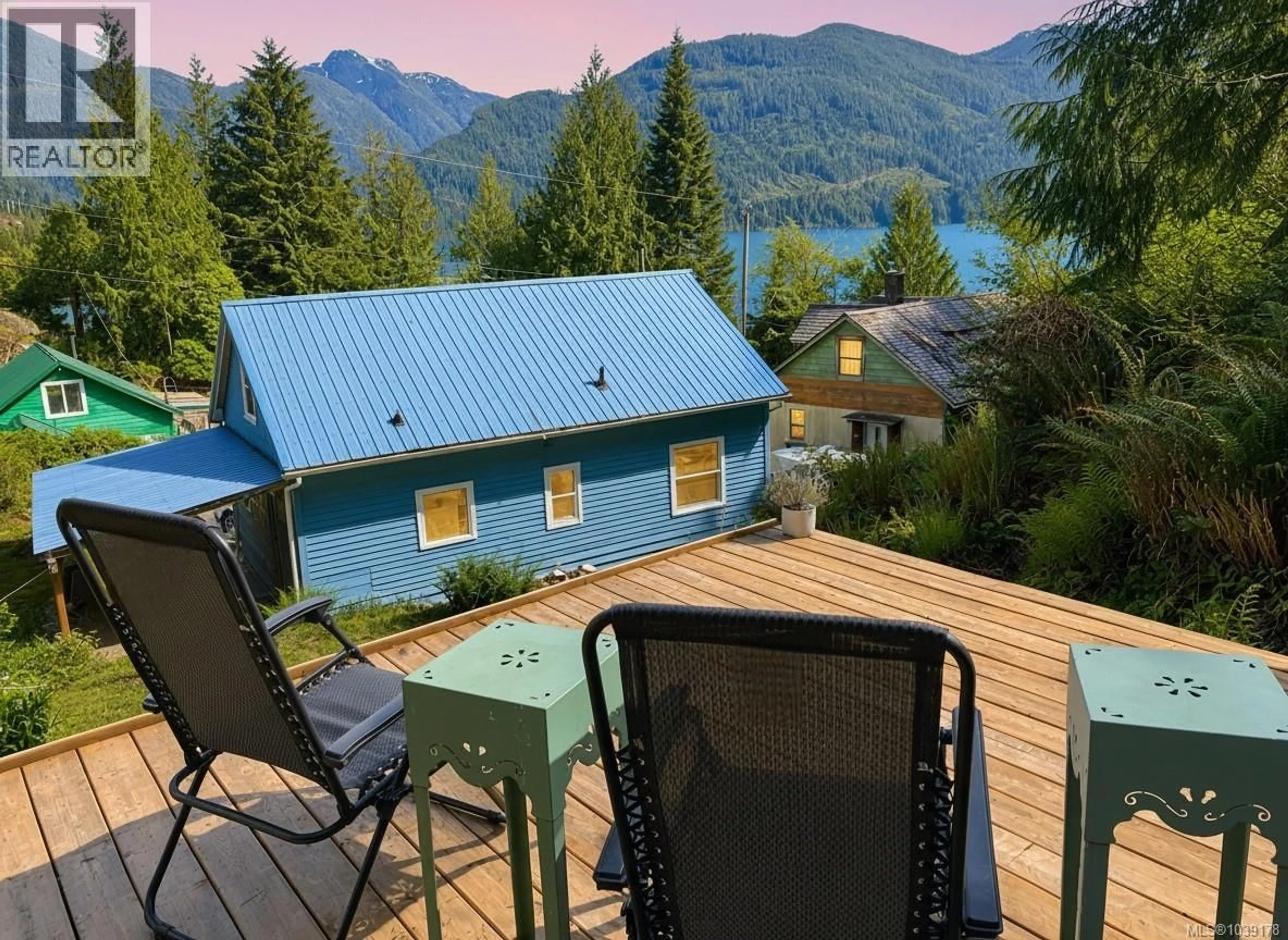 Patio, water/lake/river/ocean view for 620 CARDIAC CLIMB ROAD, Tahsis British Columbia V0P1X0
