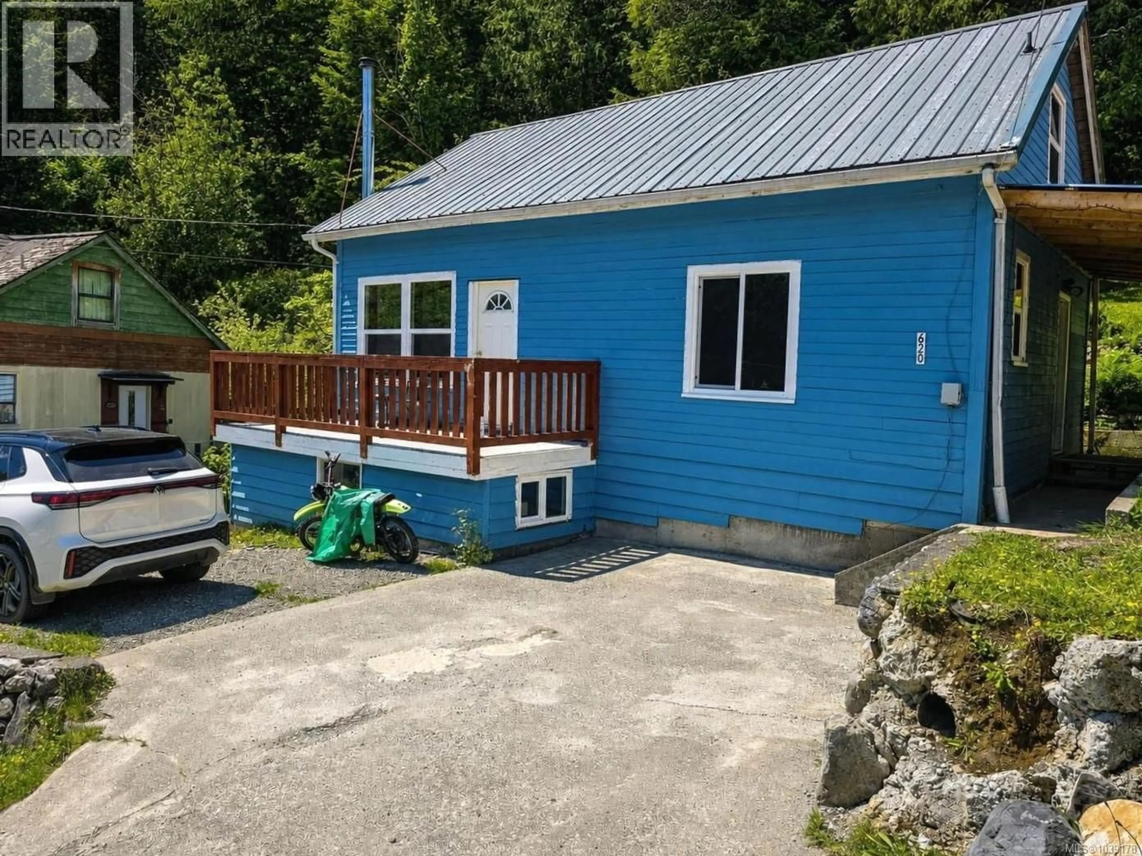 A pic from outside/outdoor area/front of a property/back of a property/a pic from drone, street for 620 CARDIAC CLIMB ROAD, Tahsis British Columbia V0P1X0