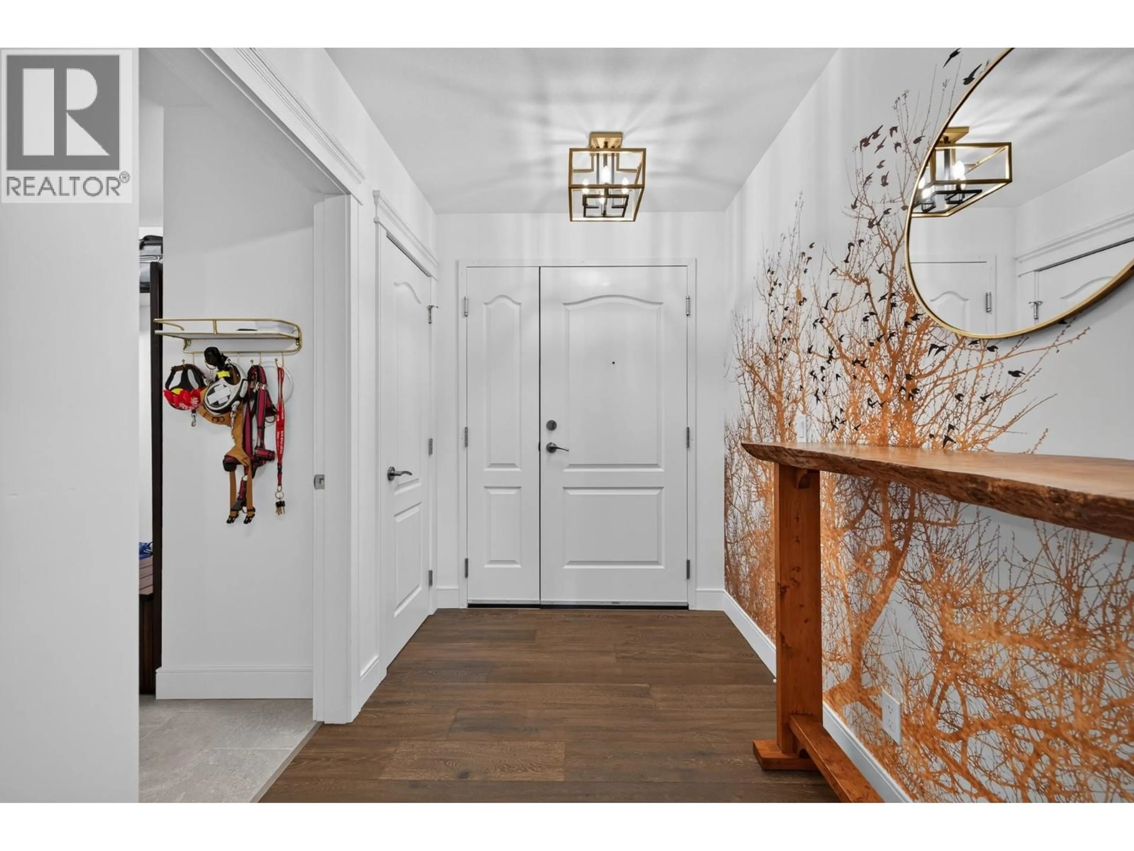 Indoor entryway for 303 - 568 LORNE STREET, Kamloops British Columbia V2C1W3