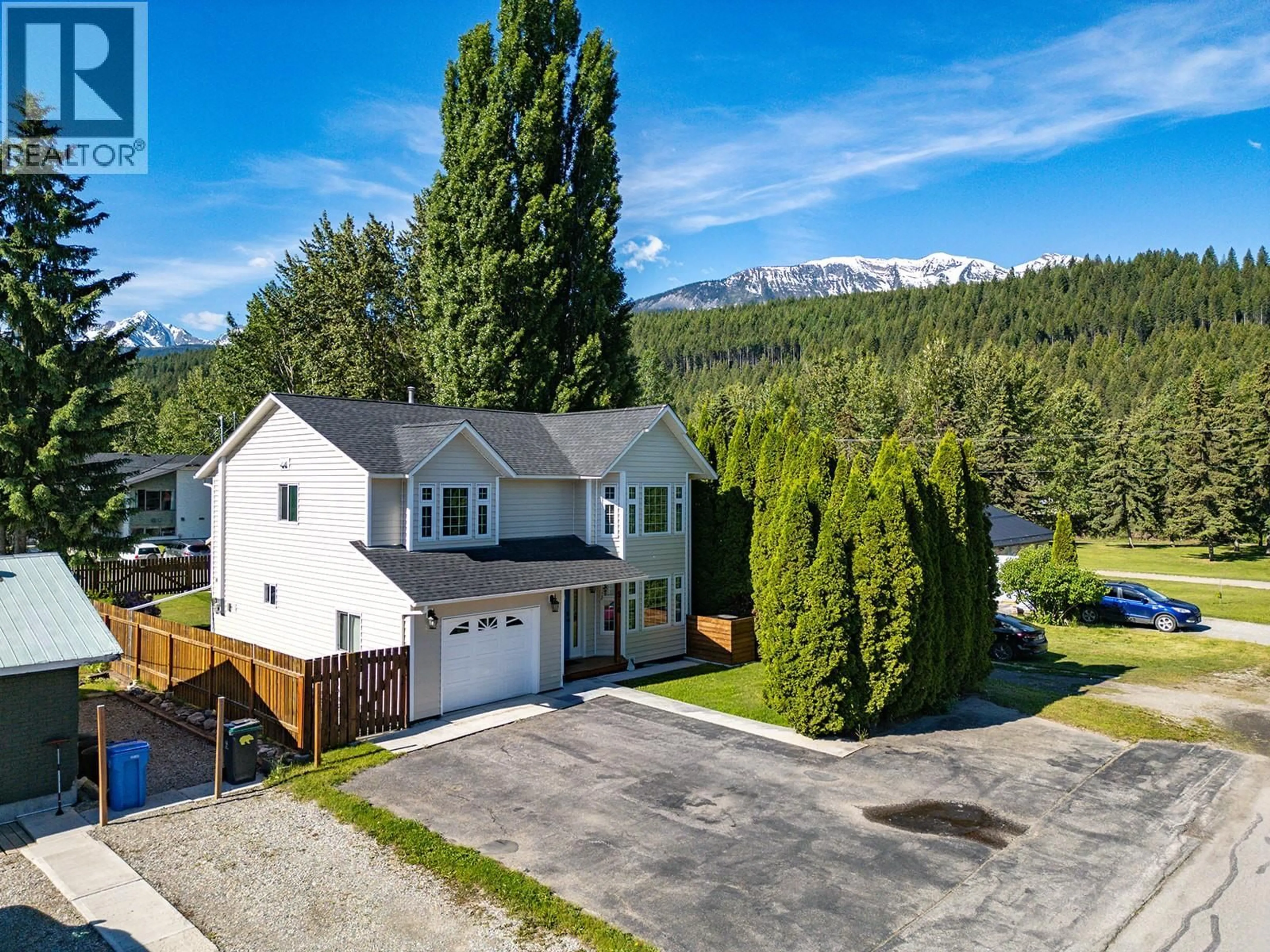 A pic from outside/outdoor area/front of a property/back of a property/a pic from drone, mountain view for 510 ' 11TH STREET SOUTH, Golden British Columbia V0A1H0