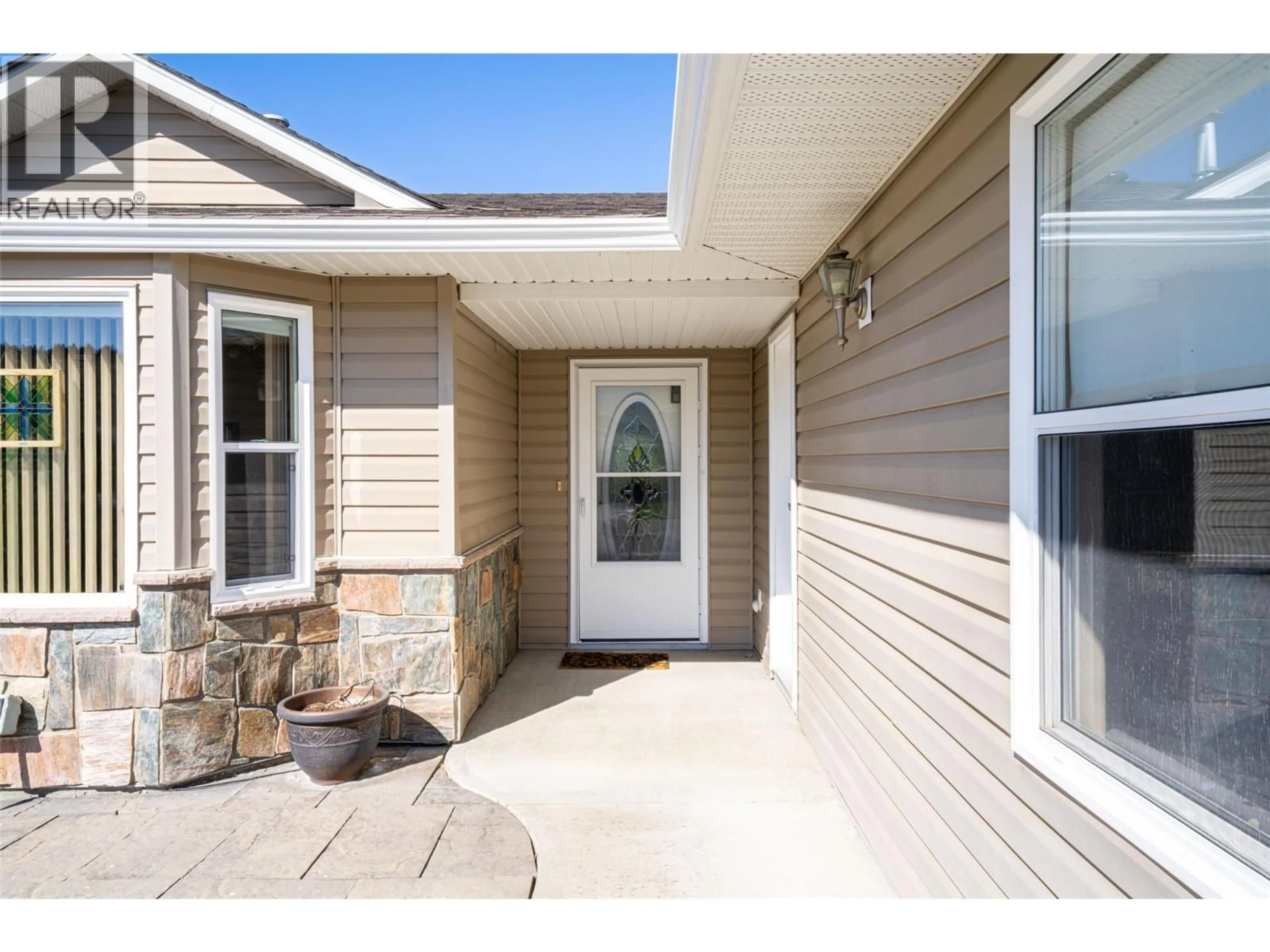 Home with vinyl exterior material, street for 426 4TH STREET, Vernon British Columbia V1H1Z1