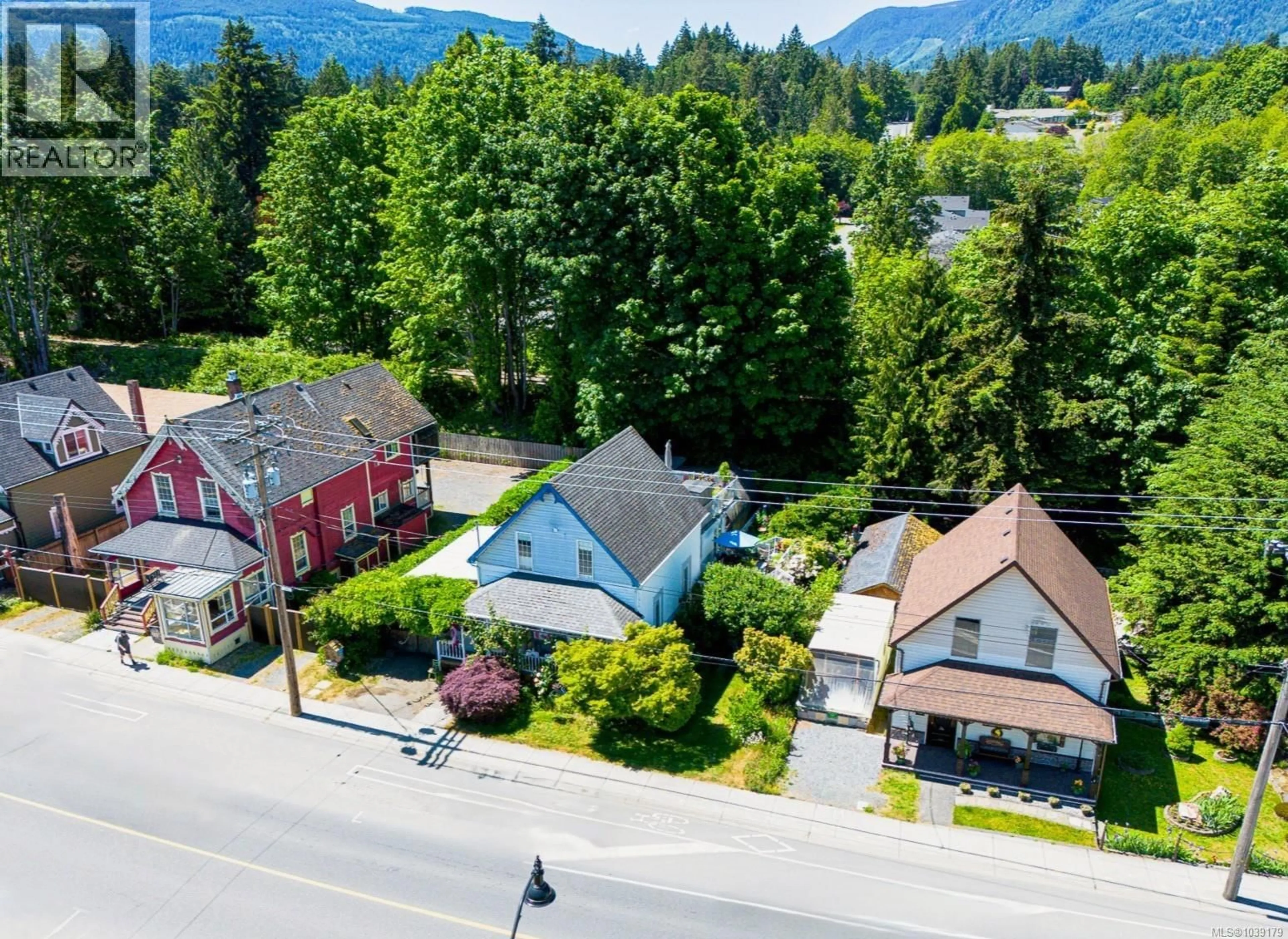 A pic from outside/outdoor area/front of a property/back of a property/a pic from drone, unknown for 9712 CHEMAINUS ROAD, Chemainus British Columbia V0R1K0