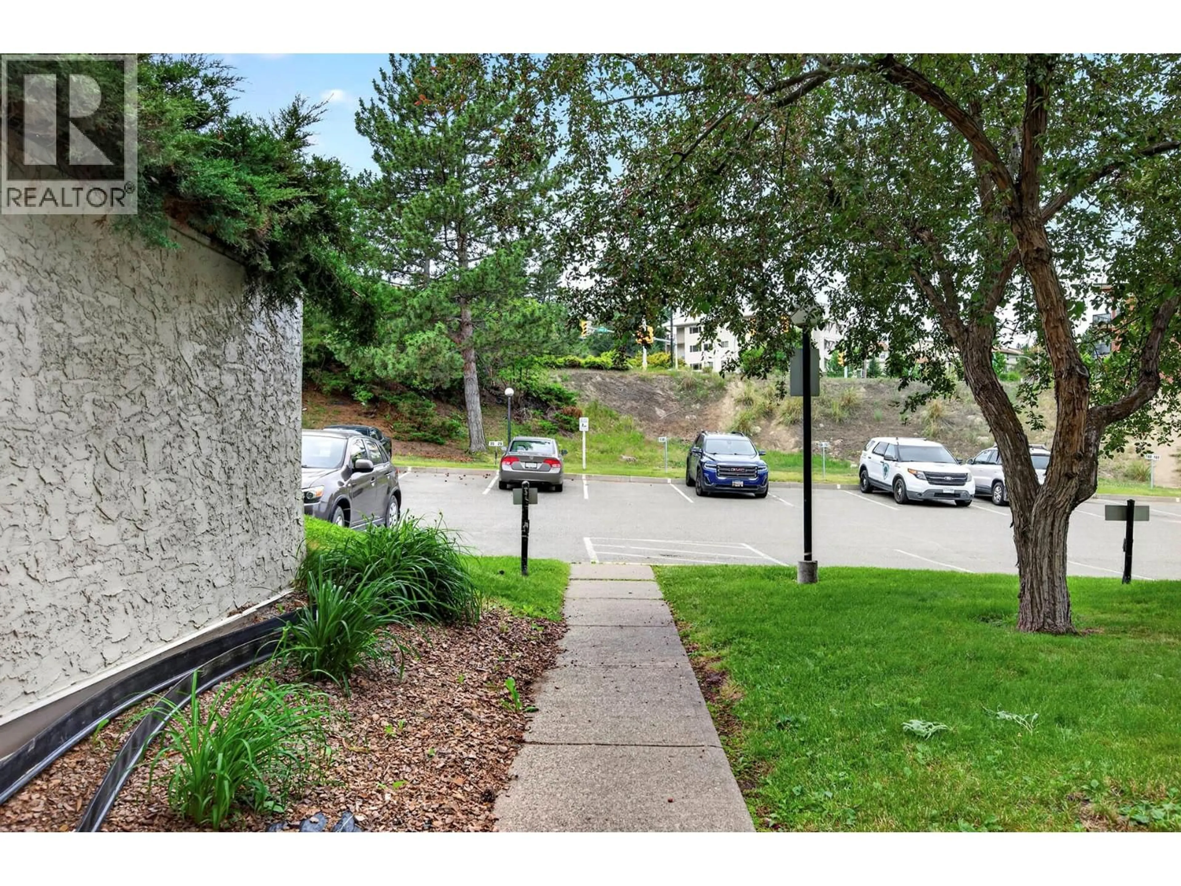 A pic from outside/outdoor area/front of a property/back of a property/a pic from drone, street for 11 - 1435 SUMMIT DRIVE, Kamloops British Columbia V2E1S4