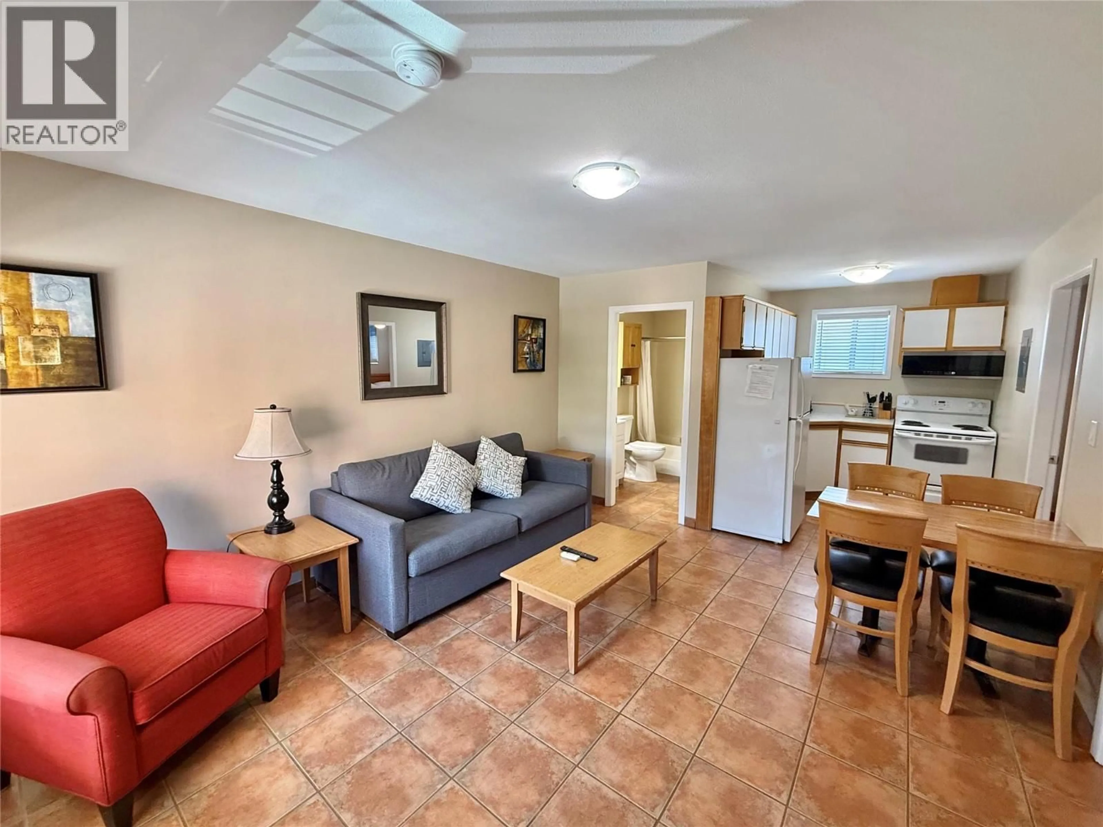 Living room with furniture, unknown for 208 - 7310 MAIN STREET, Osoyoos British Columbia V0H1V3