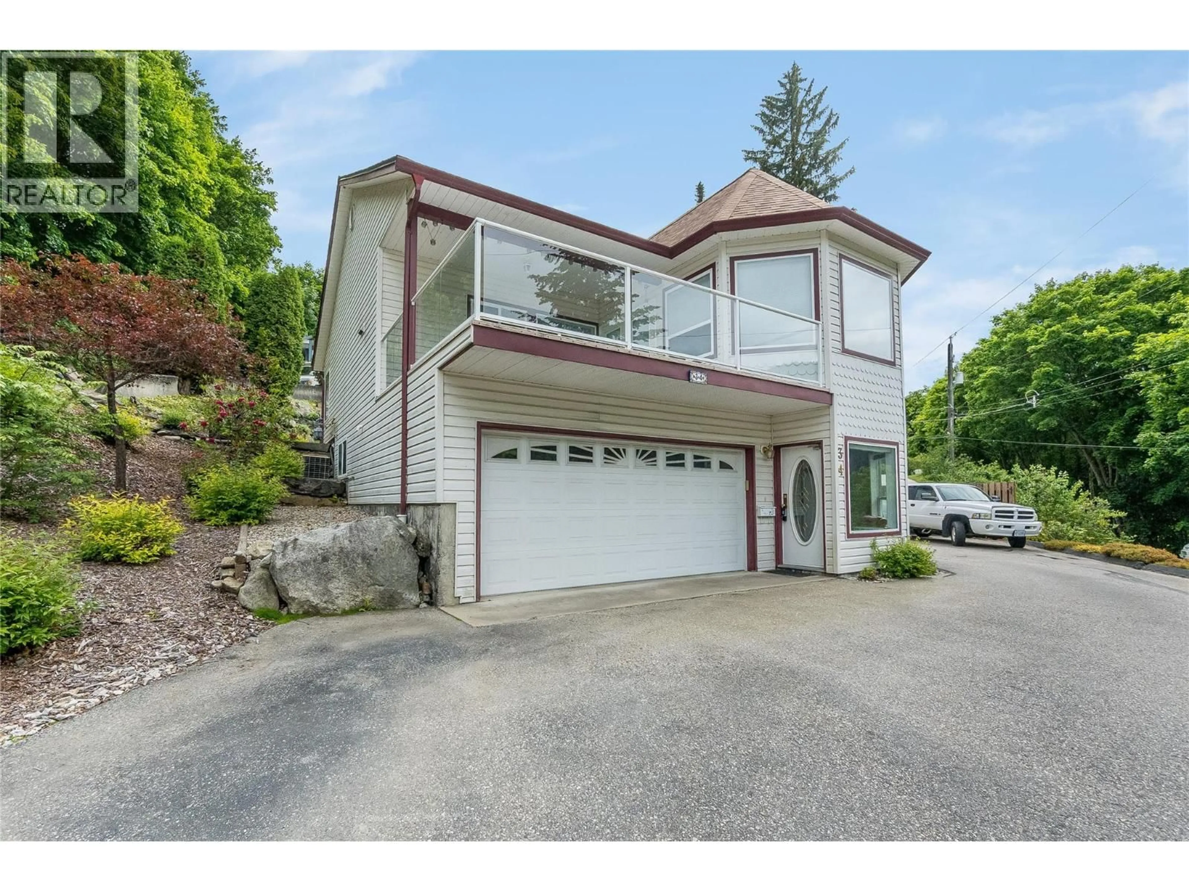 Home with vinyl exterior material, street for 34 VIEW STREET, Nelson British Columbia V1L2V2